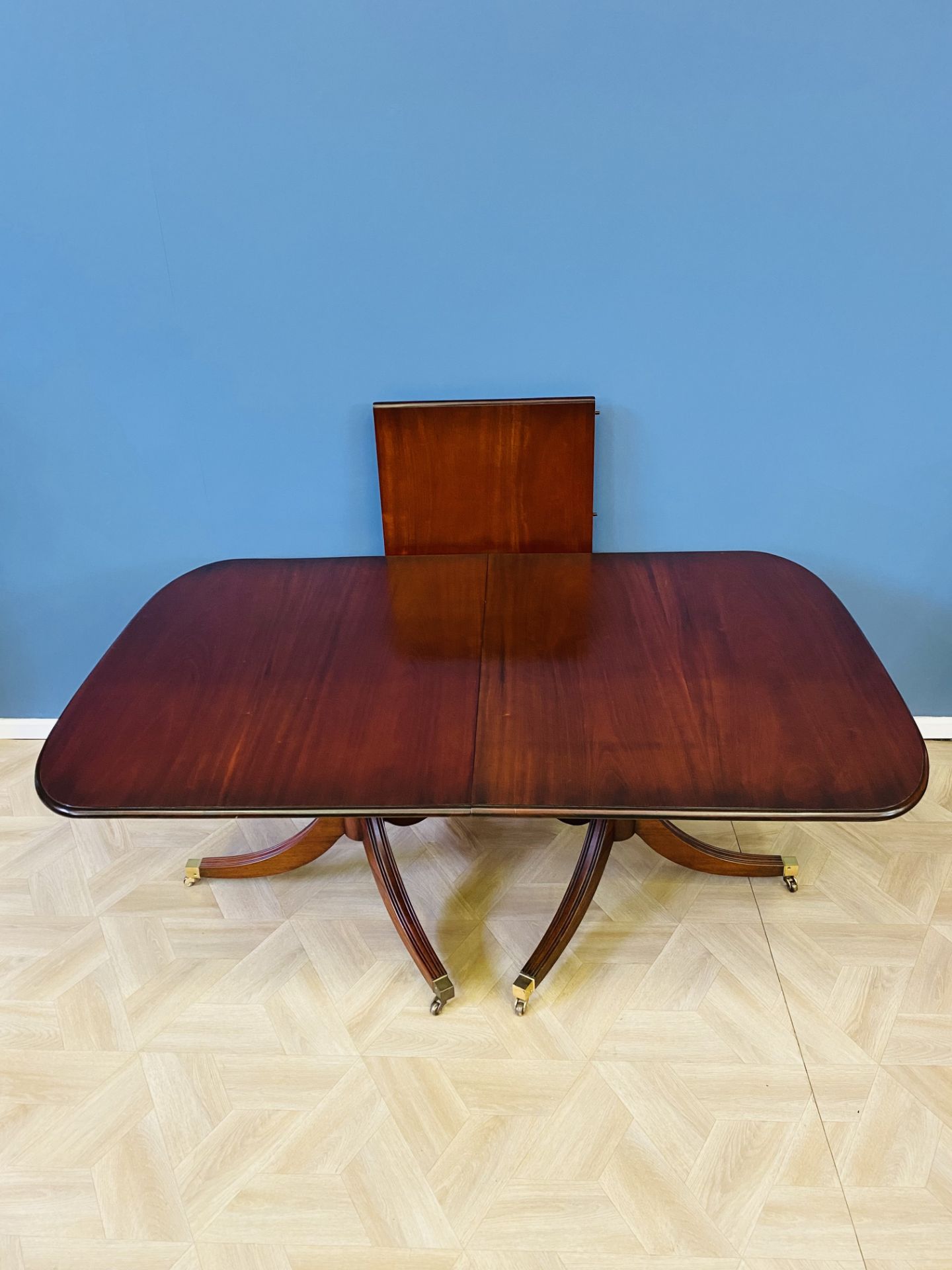 Regency style mahogany twin pillar dining table - Image 6 of 7
