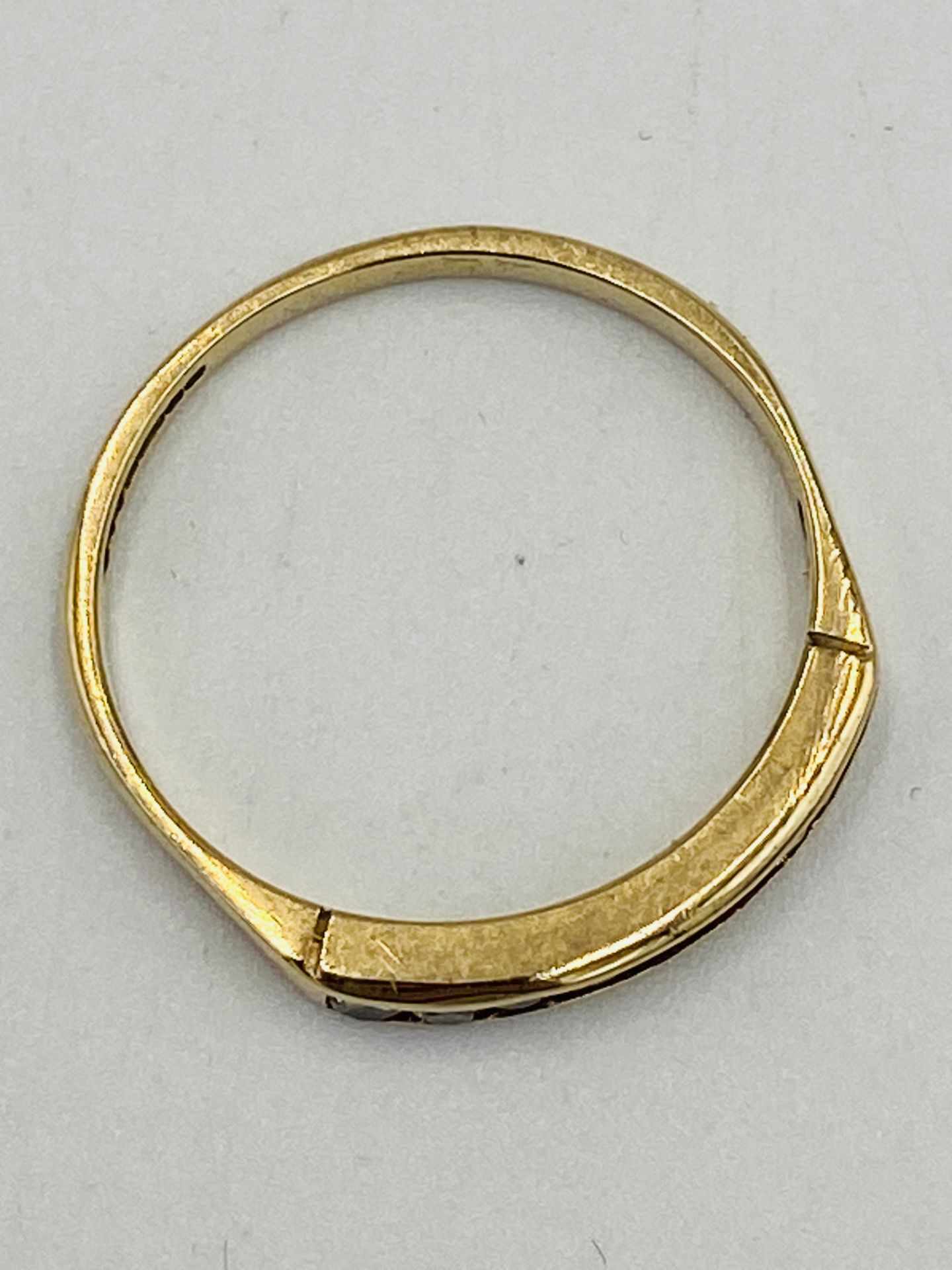 9ct gold and diamond ring - Image 2 of 3