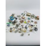 Quantity of costume jewellery