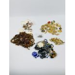 Quantity of costume jewellery