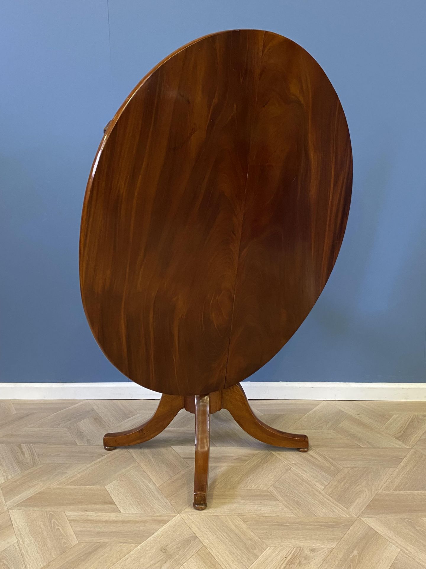 Mahogany tilt top circular table - Image 2 of 7