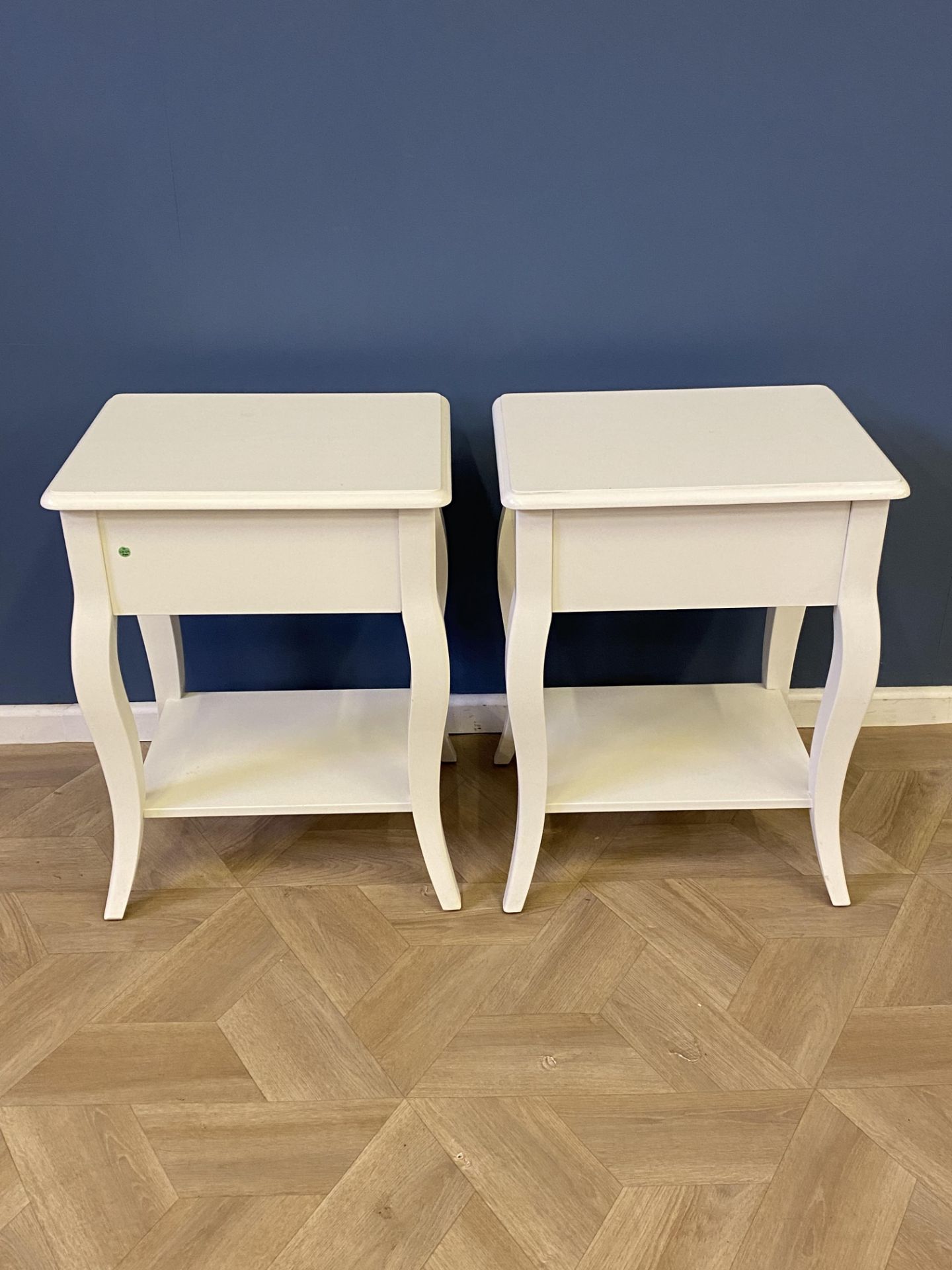 Pair of contemporary white wood bedside tables - Image 4 of 6