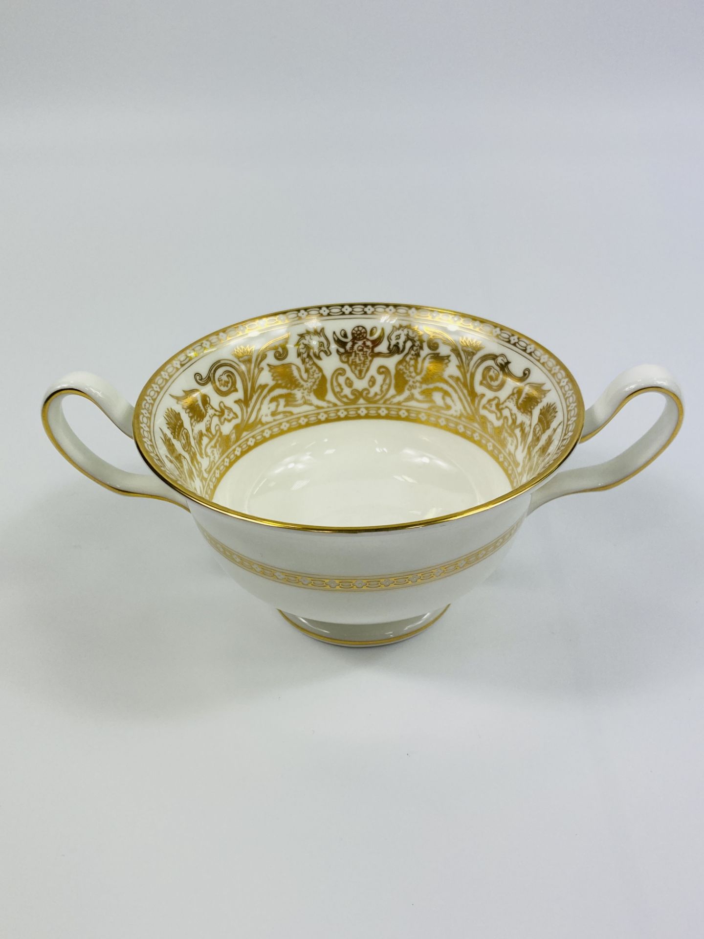 Wedgwood gold Florentine part dinner service - Image 4 of 9