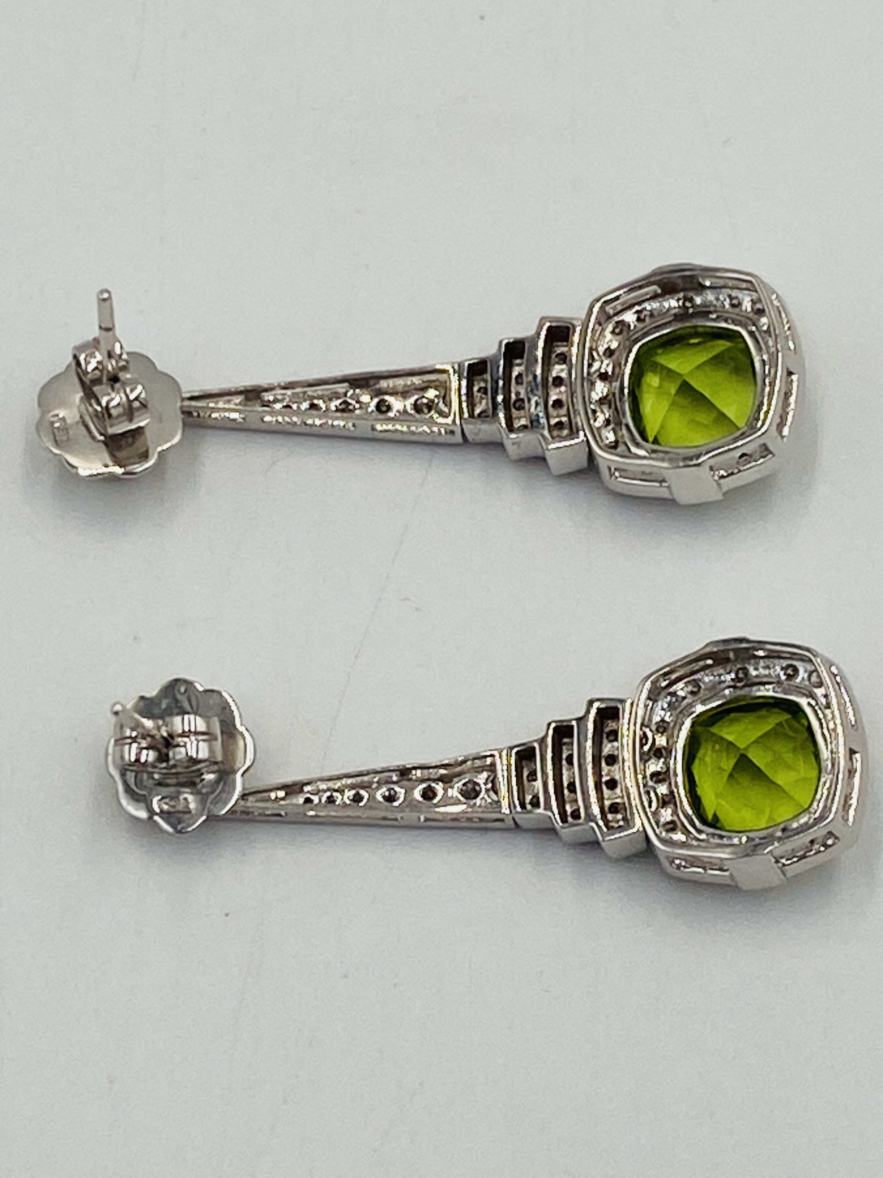 18ct white gold, diamond and green stone drop earrings - Image 4 of 8