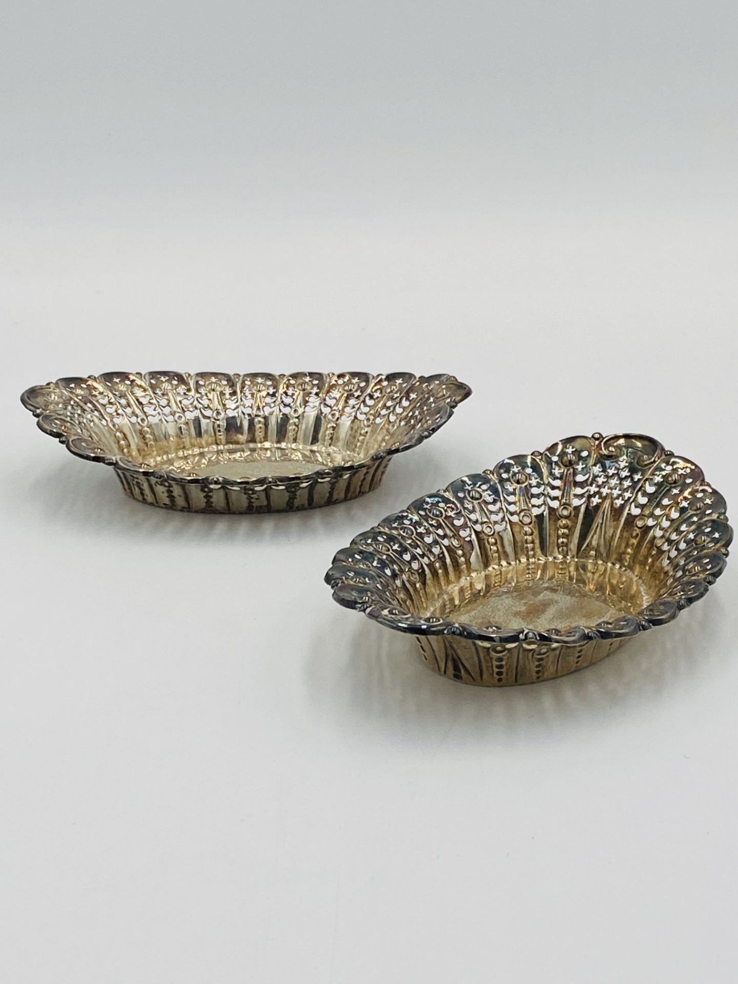 Pair of pierced silver bon bon dishes - Image 2 of 5
