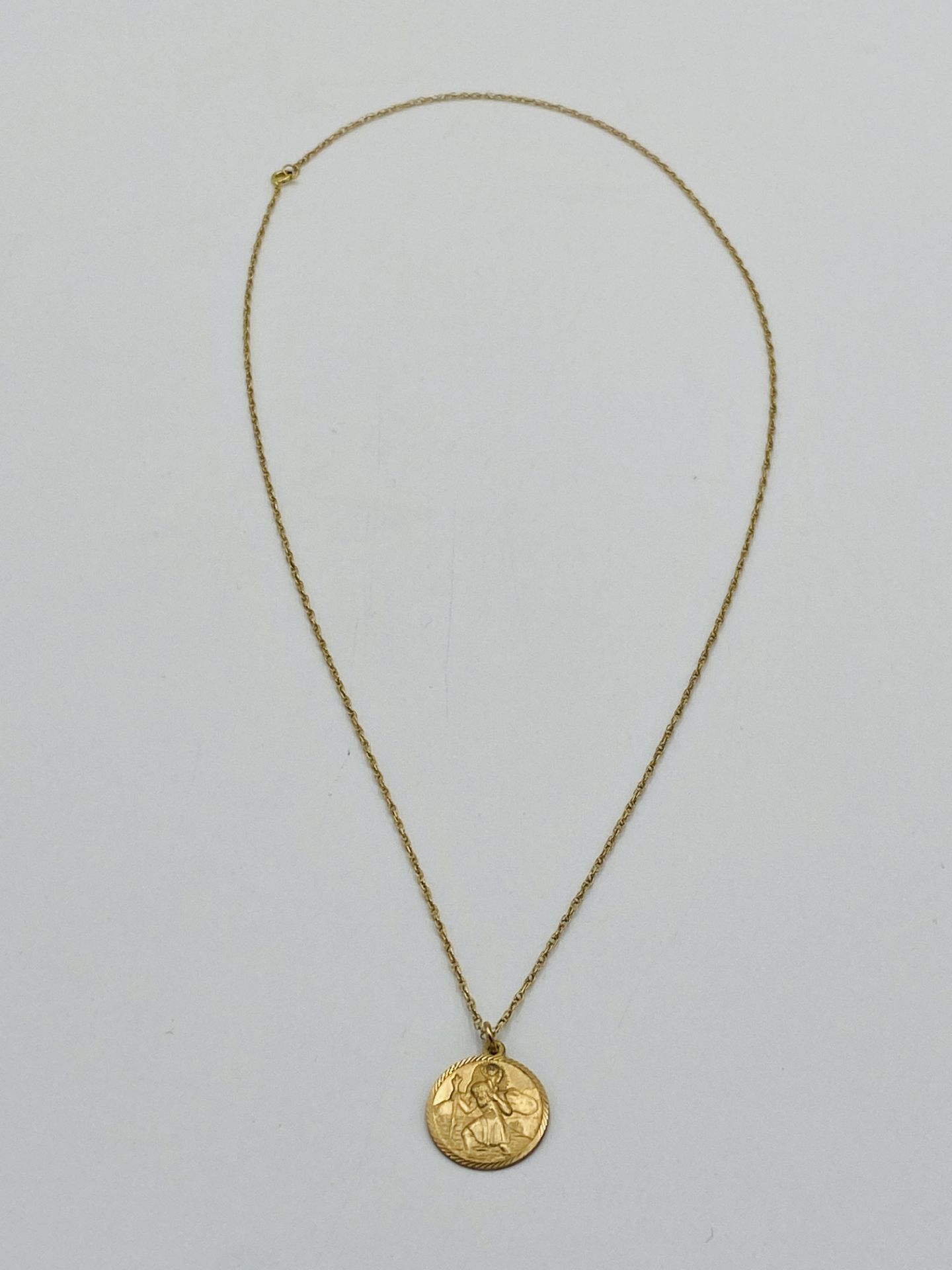 9ct gold St. Christopher on 14ct gold chain - Image 4 of 4