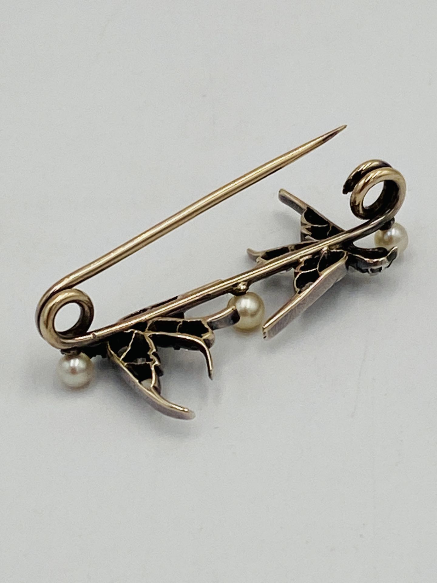 Diamond and pearl set brooch styled as a bird - Image 4 of 5