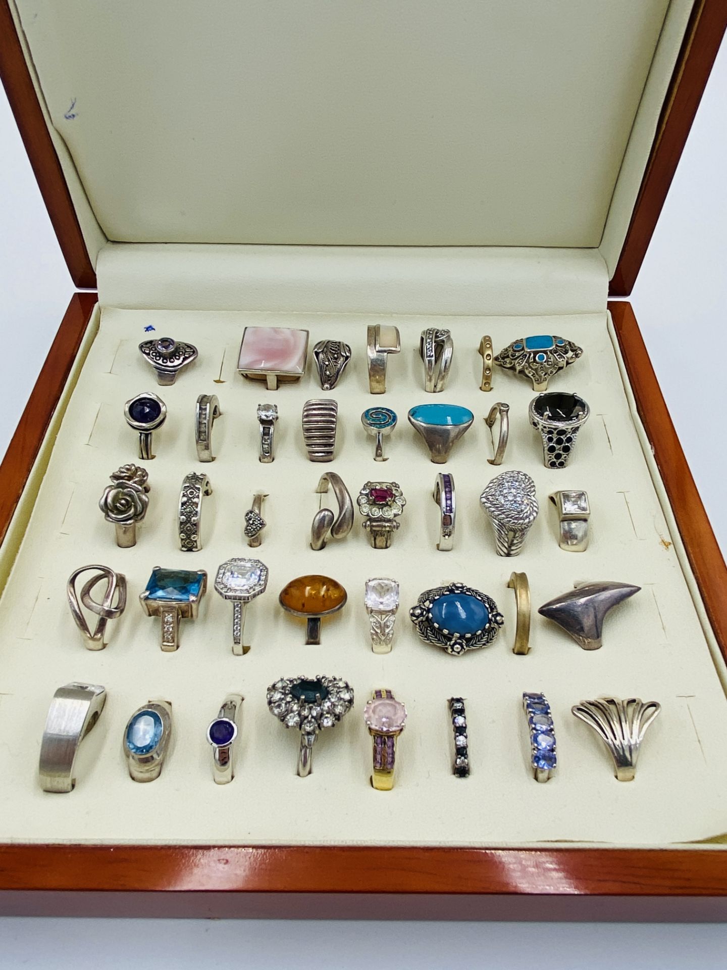 Thirty nine silver rings set with various stones - Image 2 of 5