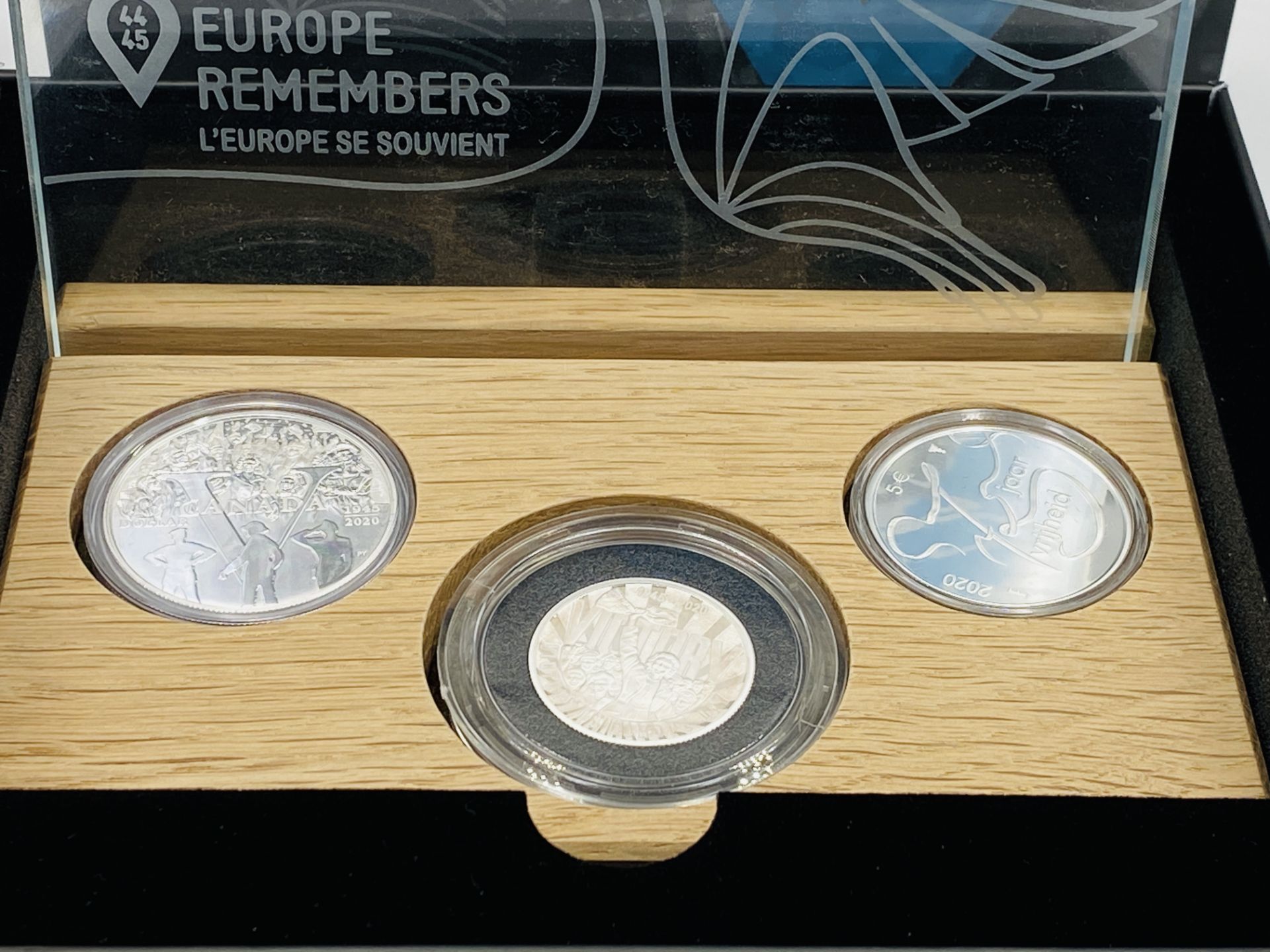 Royal Dutch Mint three coin set in presentation box - Image 2 of 3