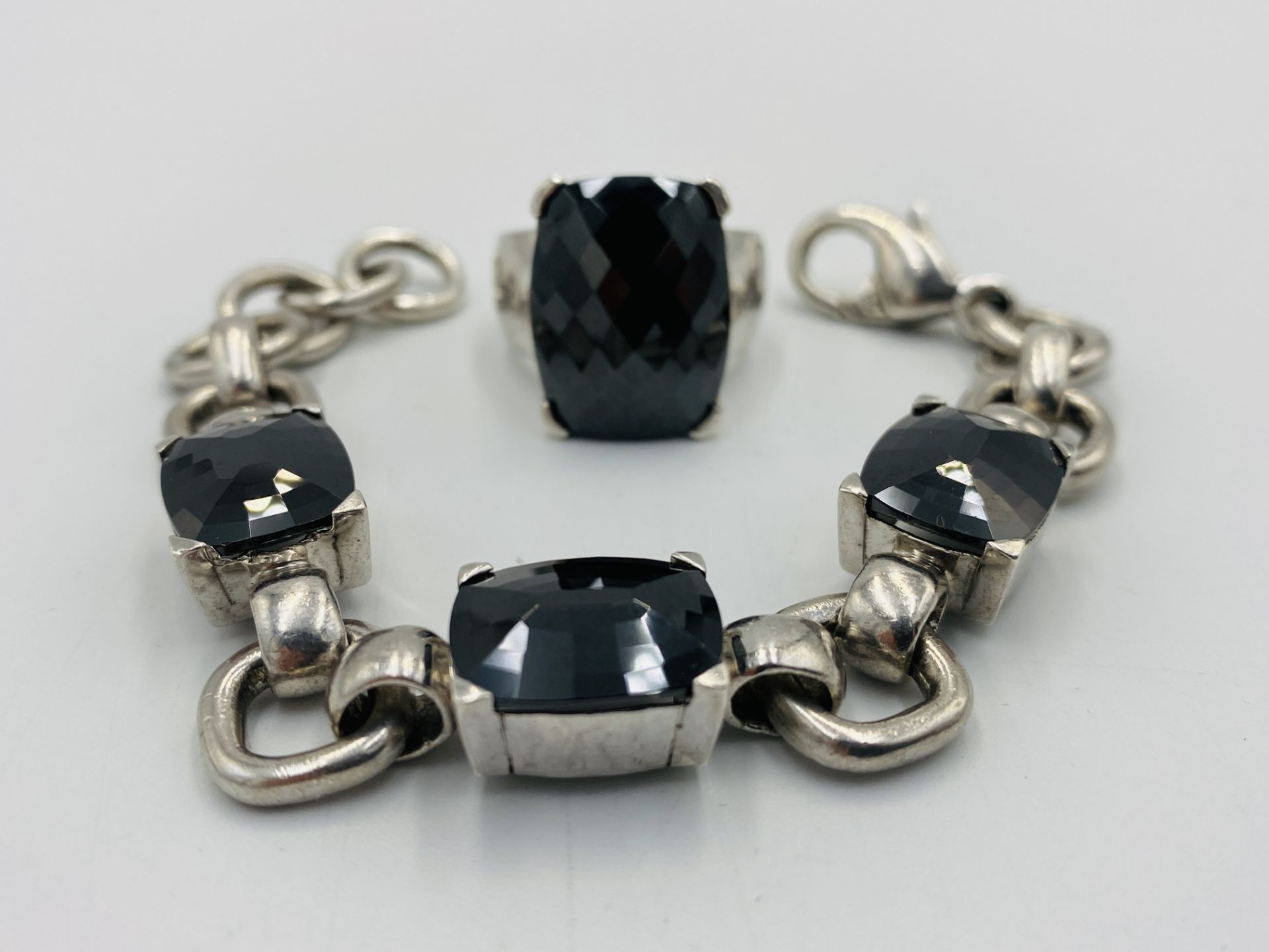 Silver ring with matching bracelet - Image 2 of 4