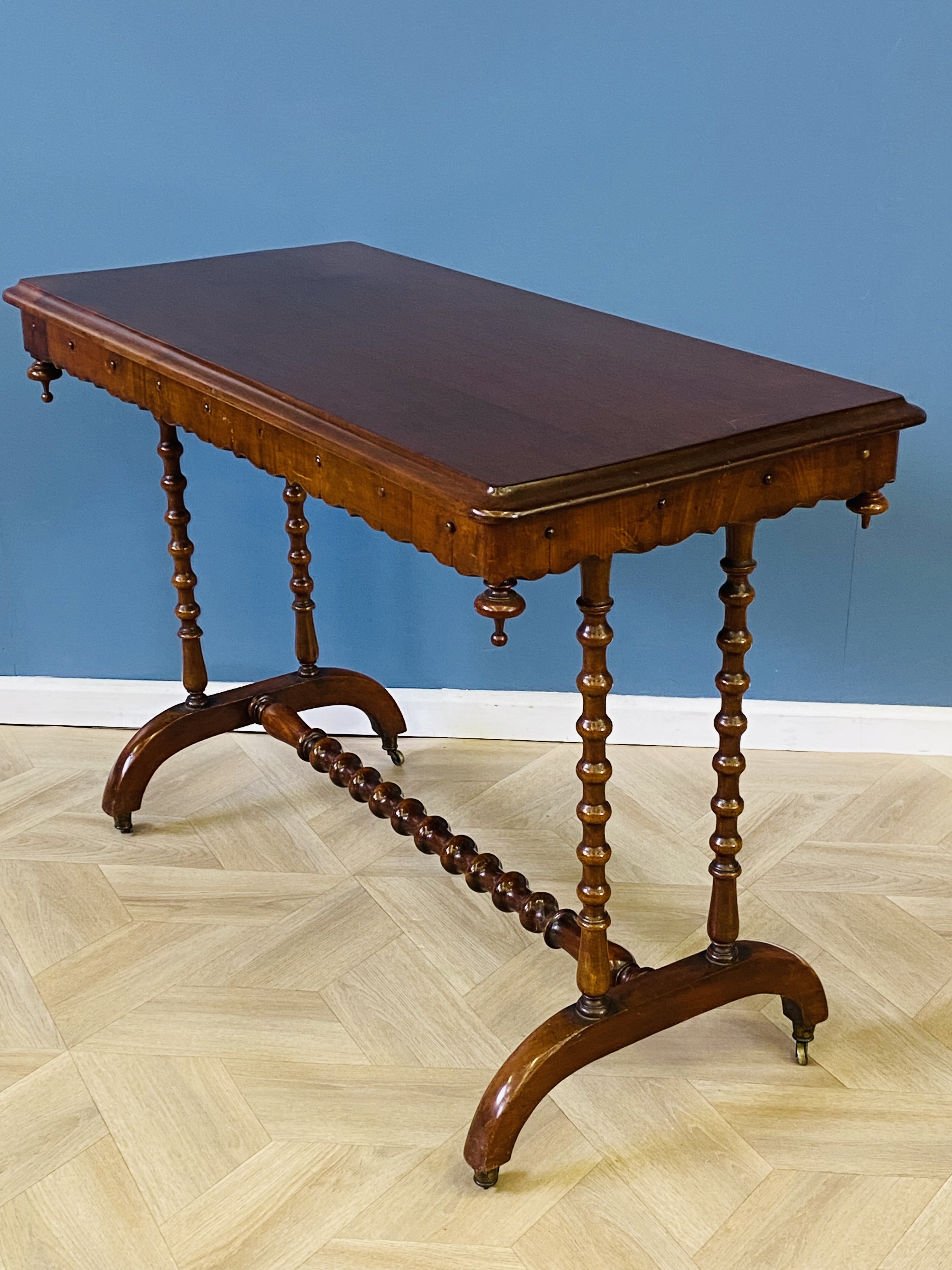 Victorian mahogany stretcher table - Image 5 of 5