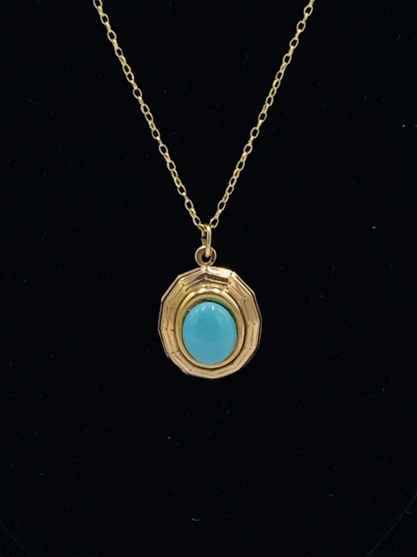 9ct gold necklace with turquoise stone pendant - Image 3 of 4