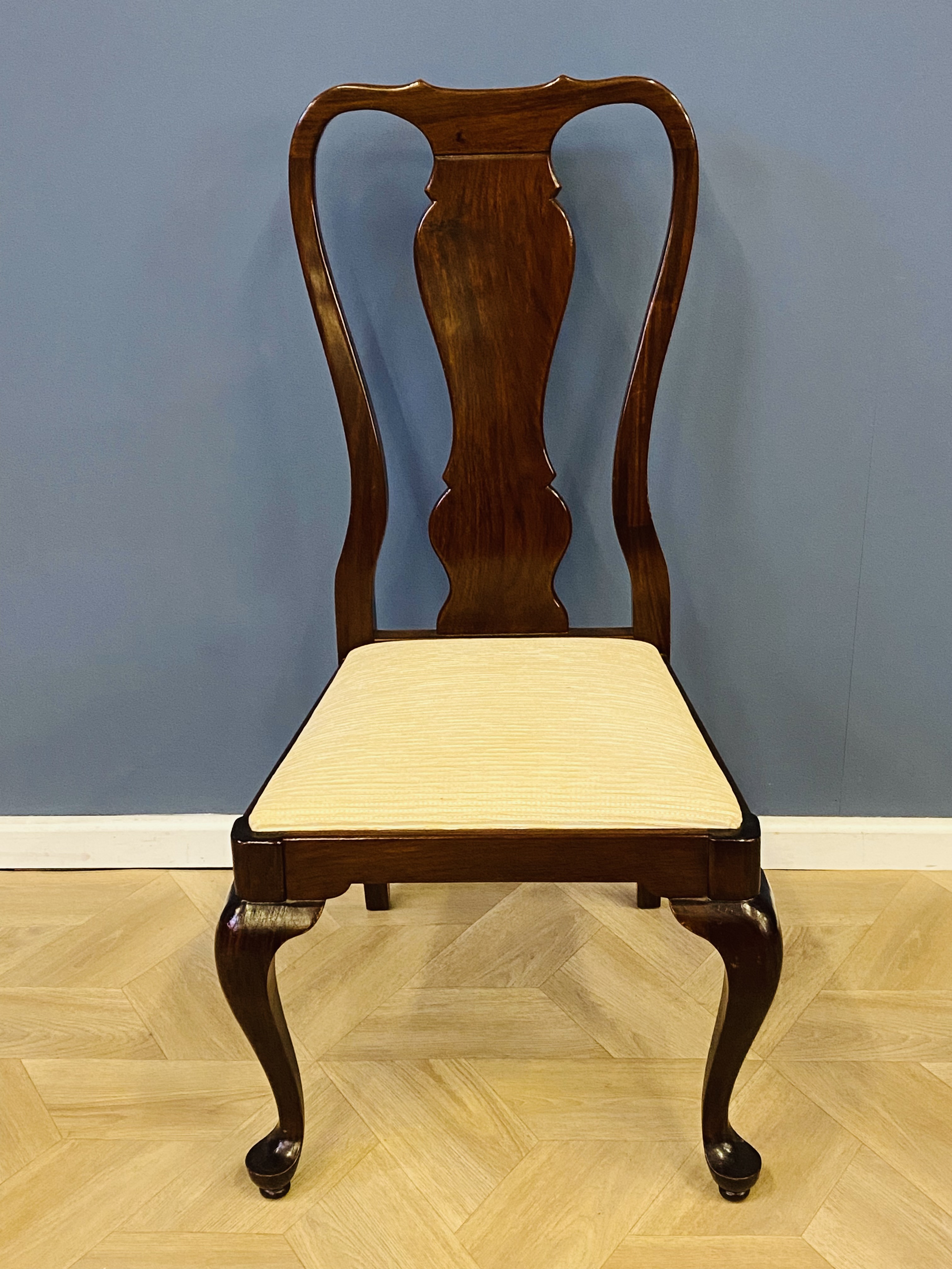 Set of eight Queen Anne style hardwood dining chairs - Image 5 of 7