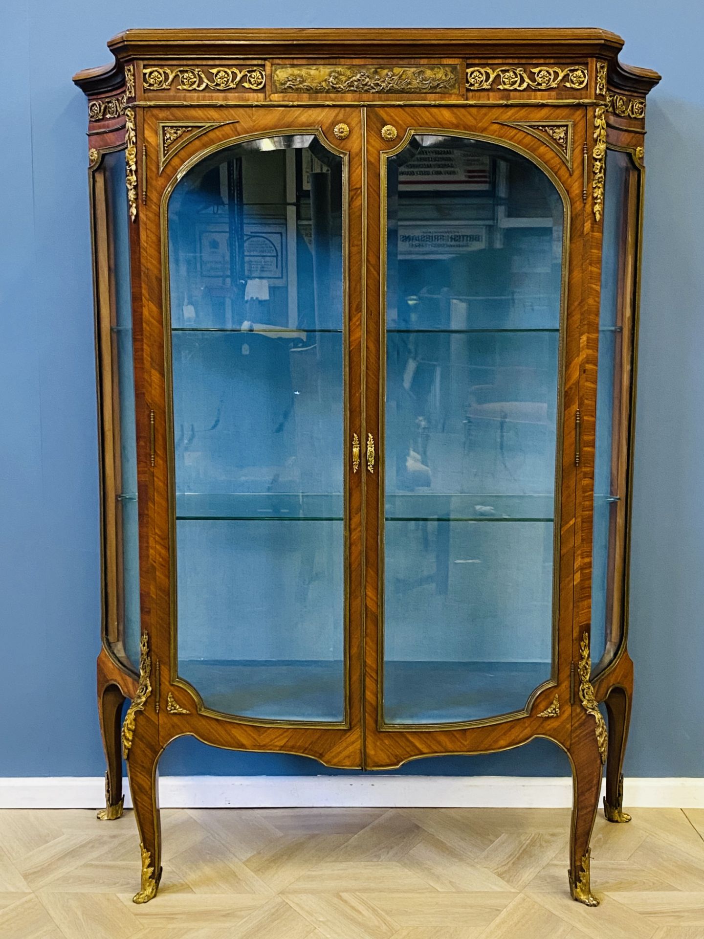 Late 19th century French kingwood and ormolu mounted two door vitrine - Image 5 of 7