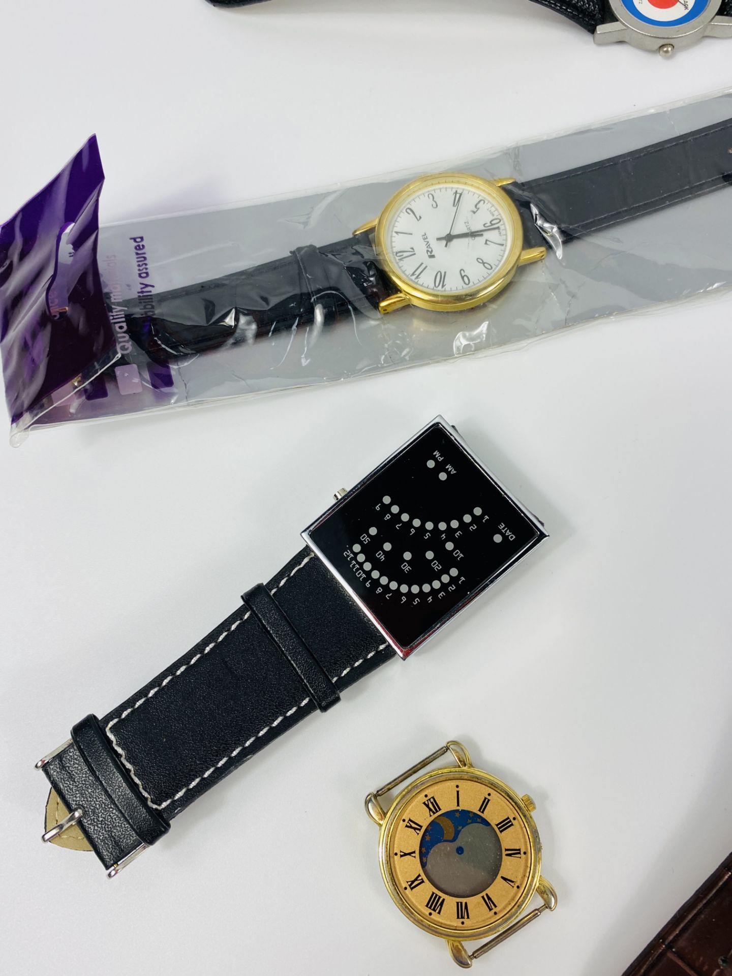 Quantity of fashion watches - Image 2 of 7