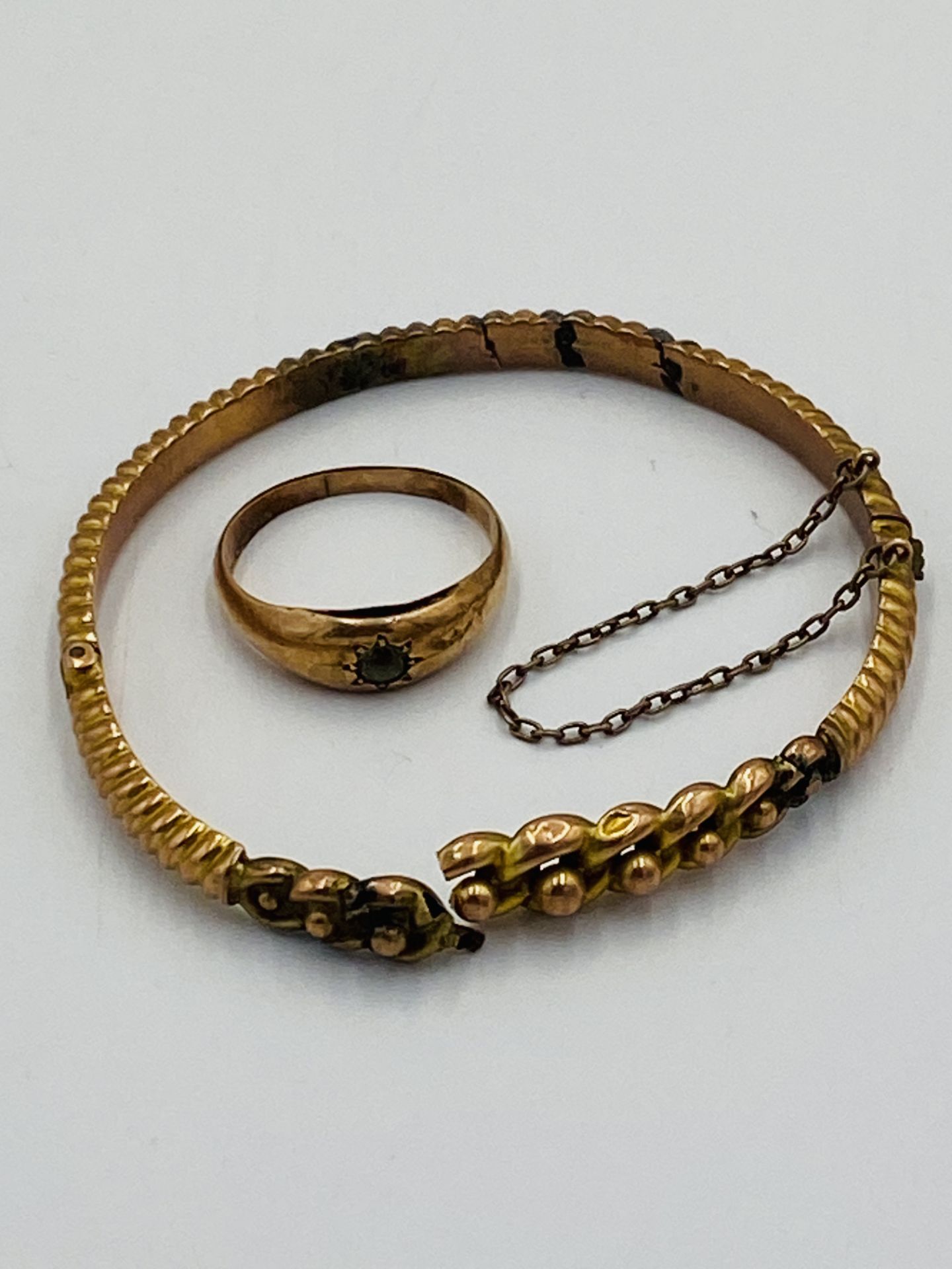 9ct gold bracelet with 9ct gold ring