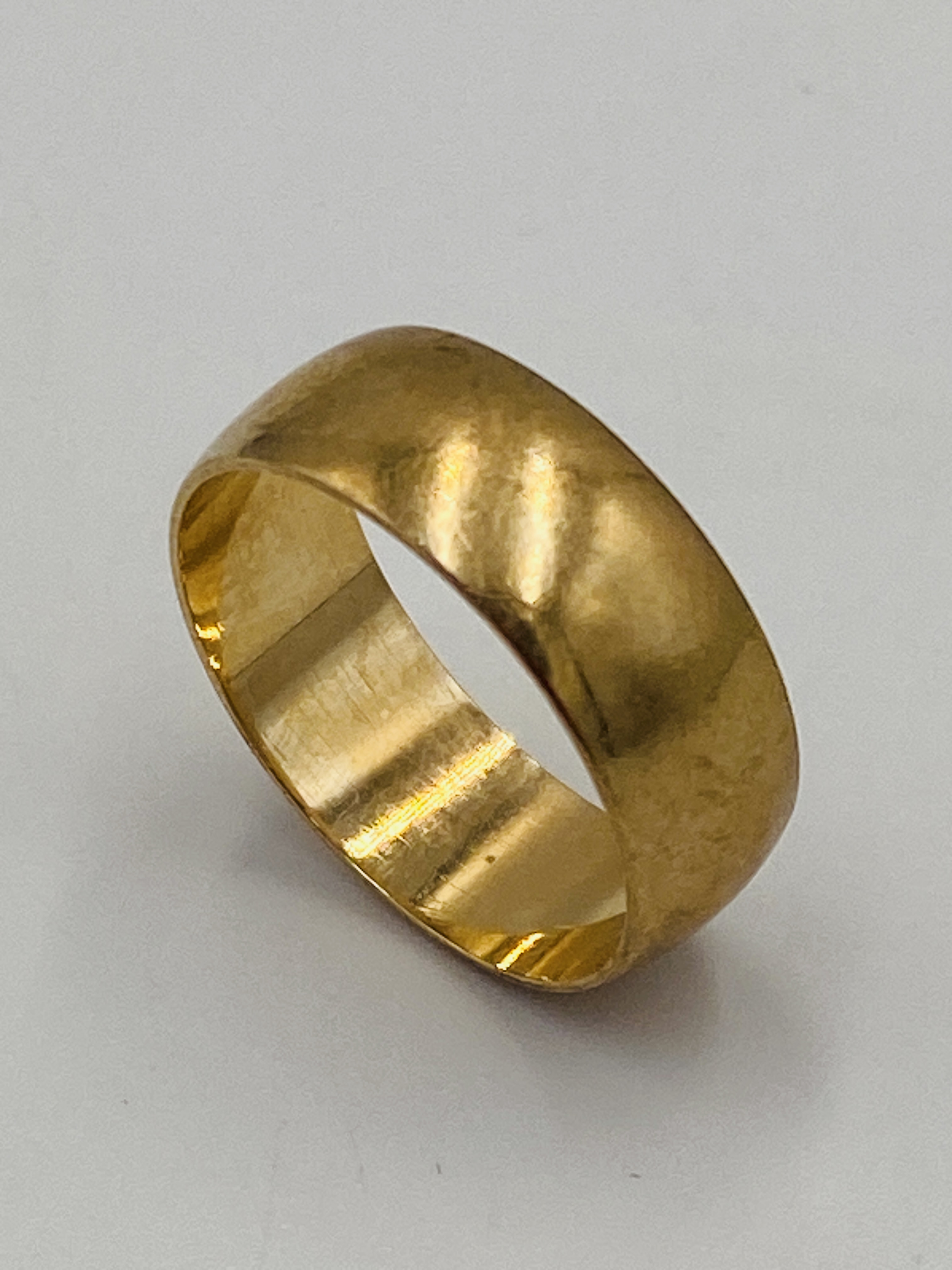 9ct gold band - Image 3 of 5