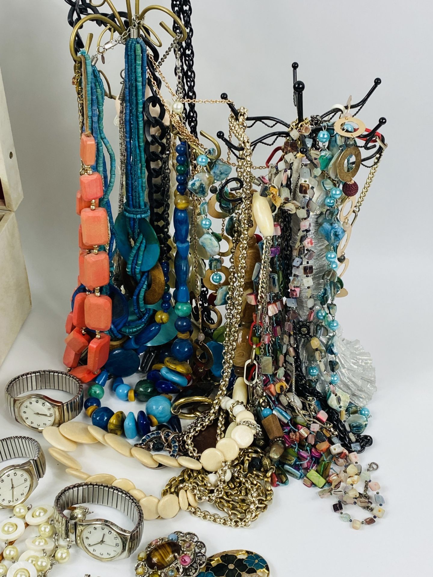 Quantity of costume jewellery - Image 3 of 6