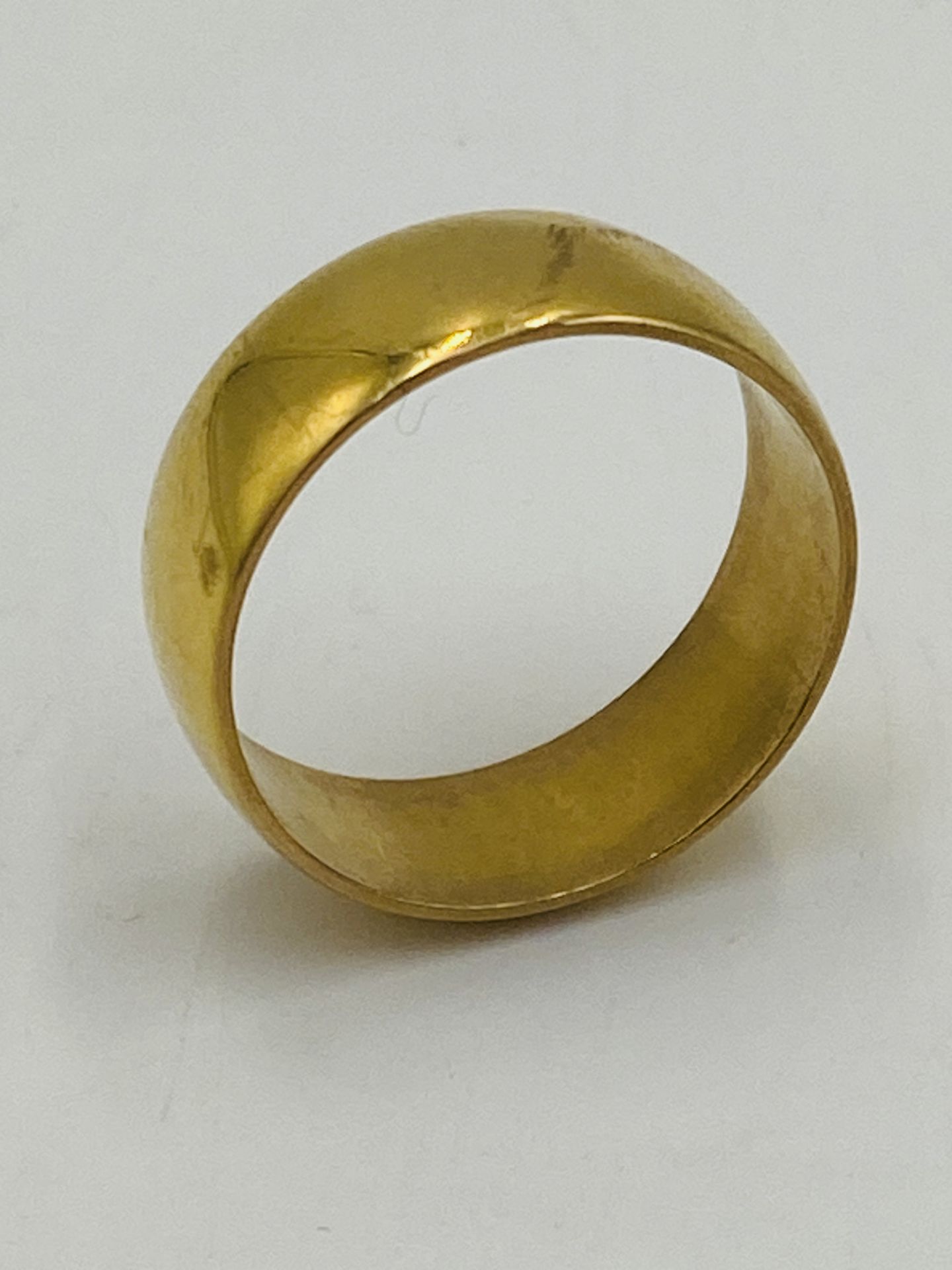 9ct gold band - Image 3 of 5