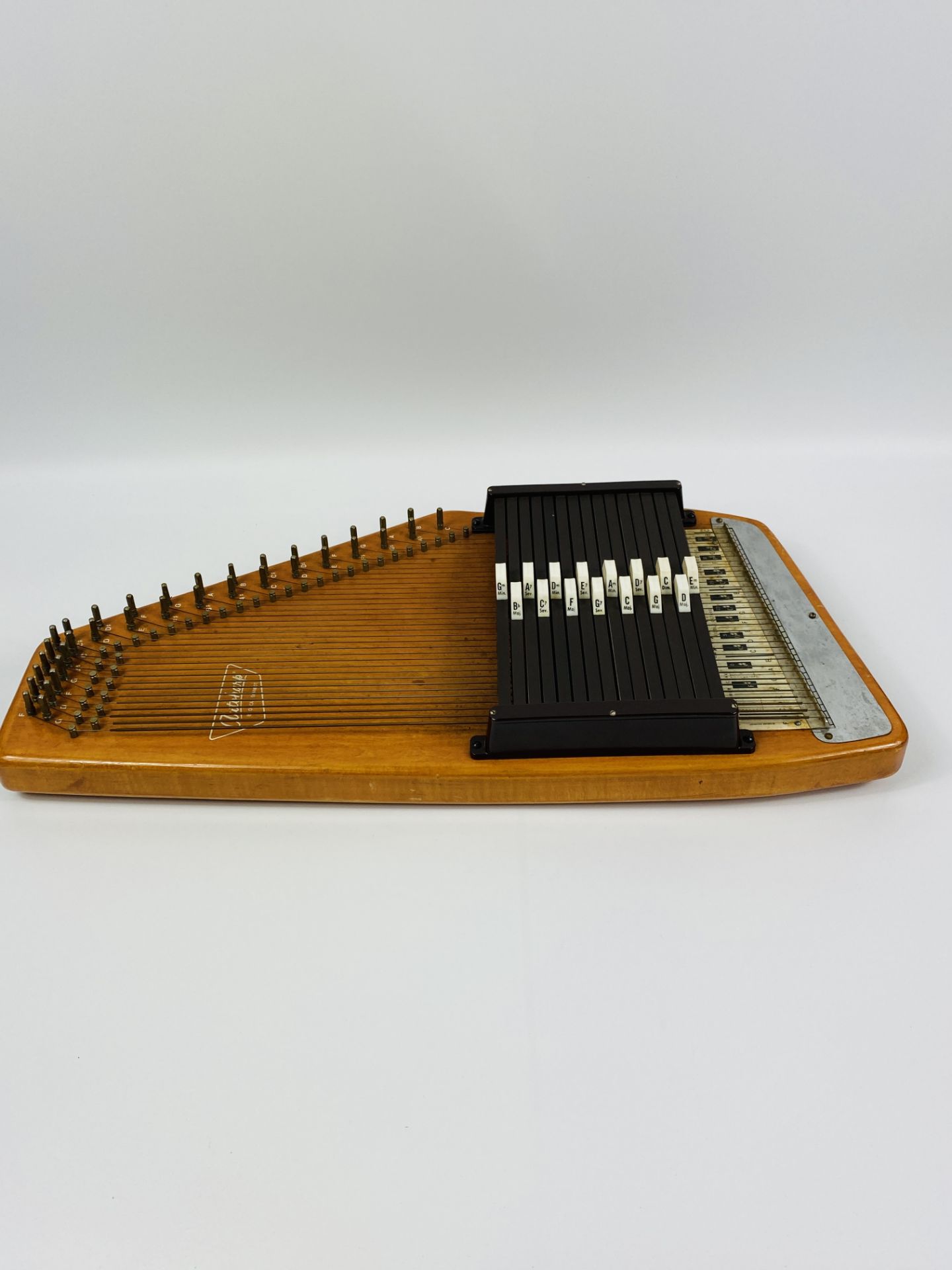 Autoharp in carry case - Image 4 of 7