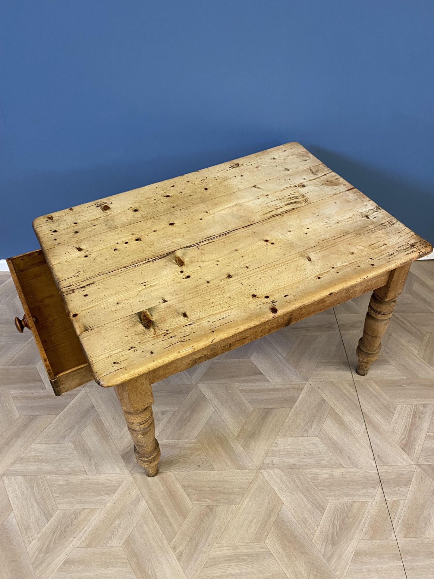 Victorian pine scullery table - Image 3 of 6