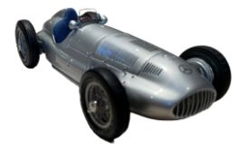 1939 Mercedes-Benz W165 CMC 1:18th Scale Highly Detailed Model