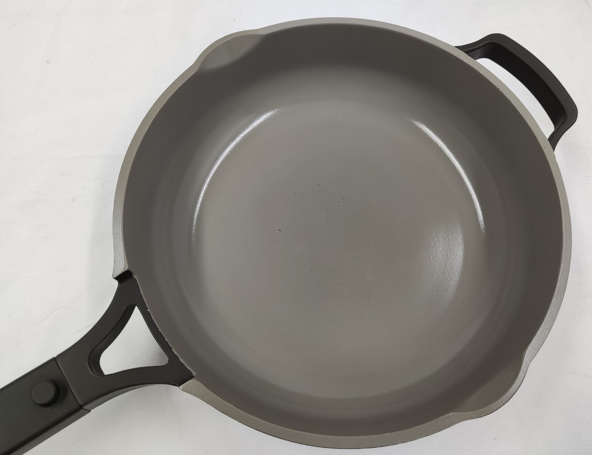 1 x OUR PLACE Our Place Cast Iron Always Pan In Charcoal - RRP £135 - Ref: 7260391/HOC165/HC6 - - Image 8 of 17