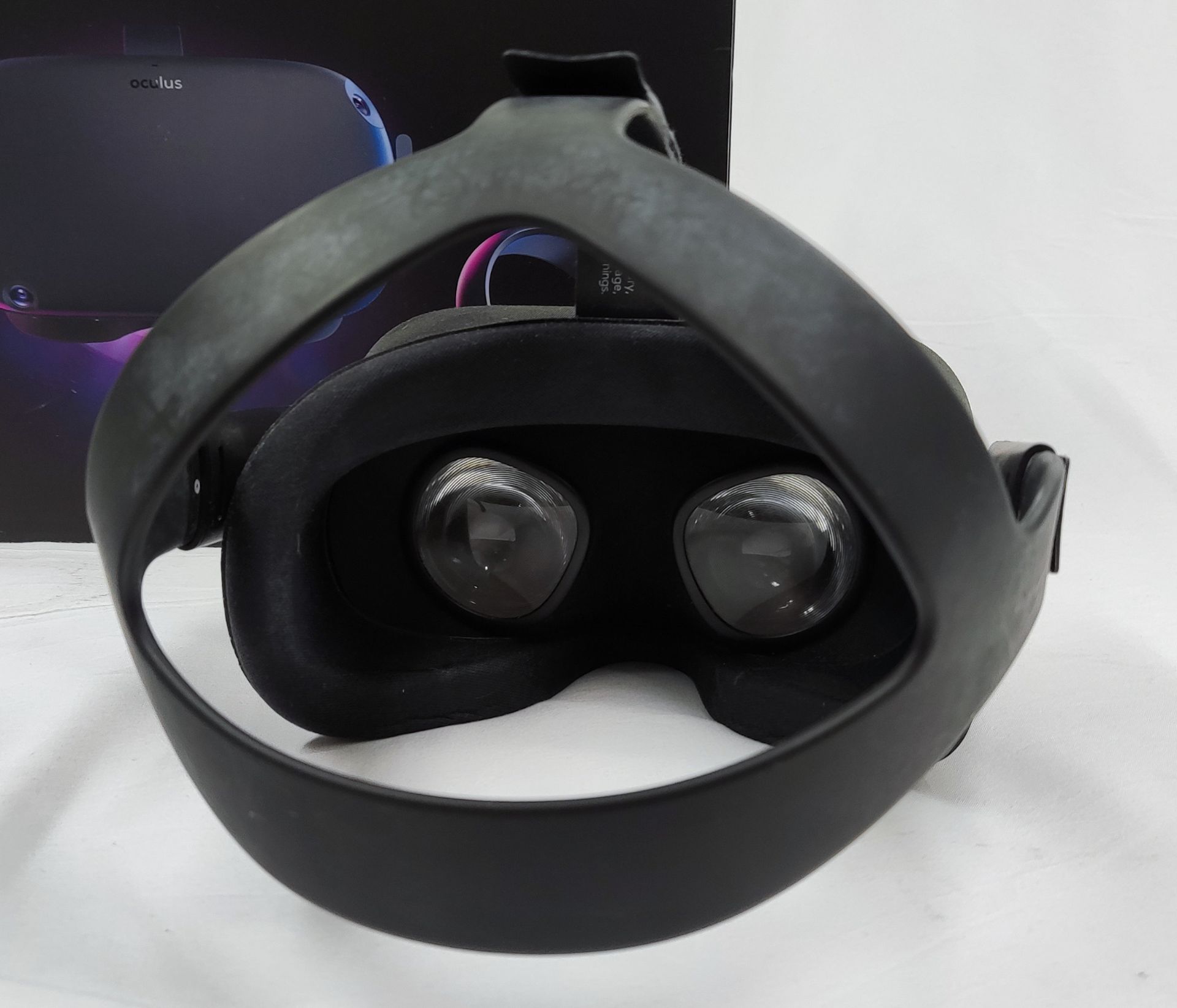 Oculus Quest 128GB VR 3D Headset - Boxed - Tested/Working - CL444 - NO VAT ON THE HAMMER - Location: - Image 11 of 18