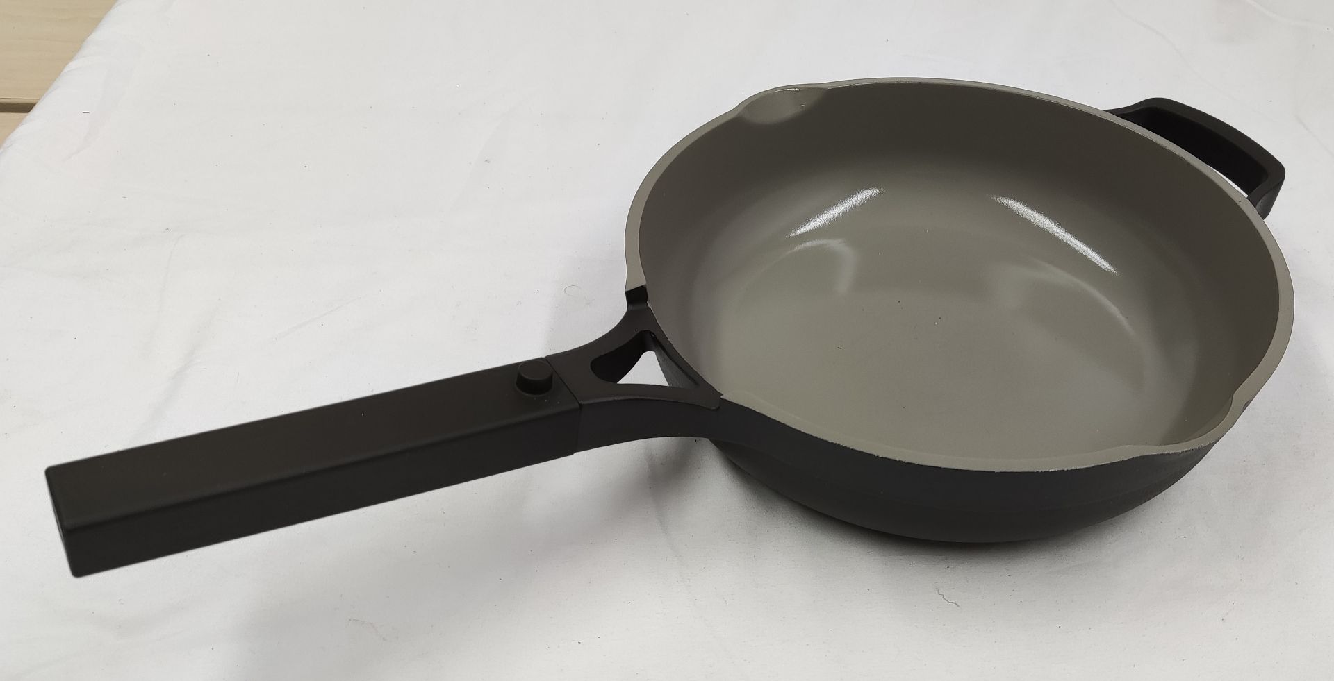 1 x OUR PLACE Our Place Cast Iron Always Pan In Charcoal - RRP £135 - Ref: 7260391/HOC165/HC6 - - Image 6 of 17