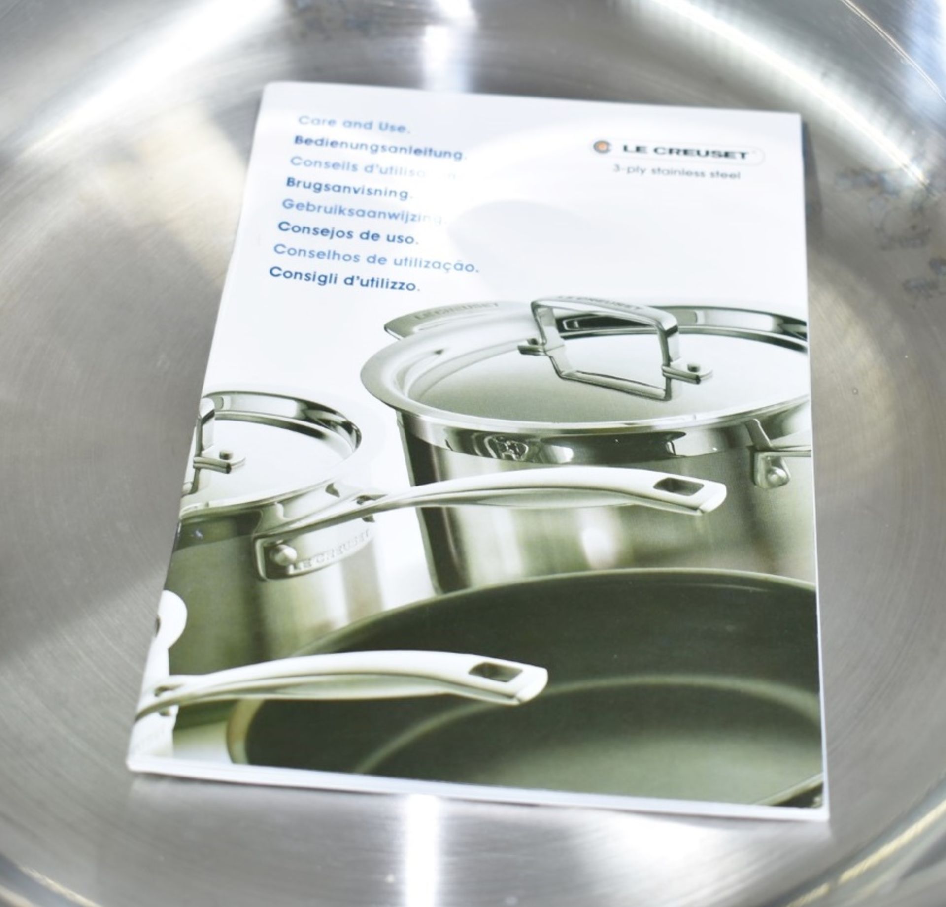 1 x LE CREUSET 3-Ply Stainless Steel Shallow Casserole Dish (26cm) - Original Price £135.00 - Image 7 of 9
