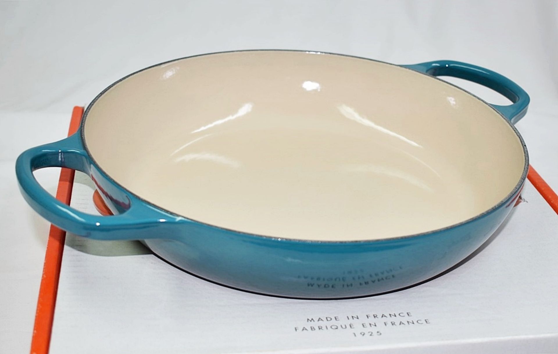 1 x LE CREUSET 'Signature' Enamelled Cast Iron Shallow Casserole Dish (30cm) - Original RRP £270.00 - Image 3 of 17