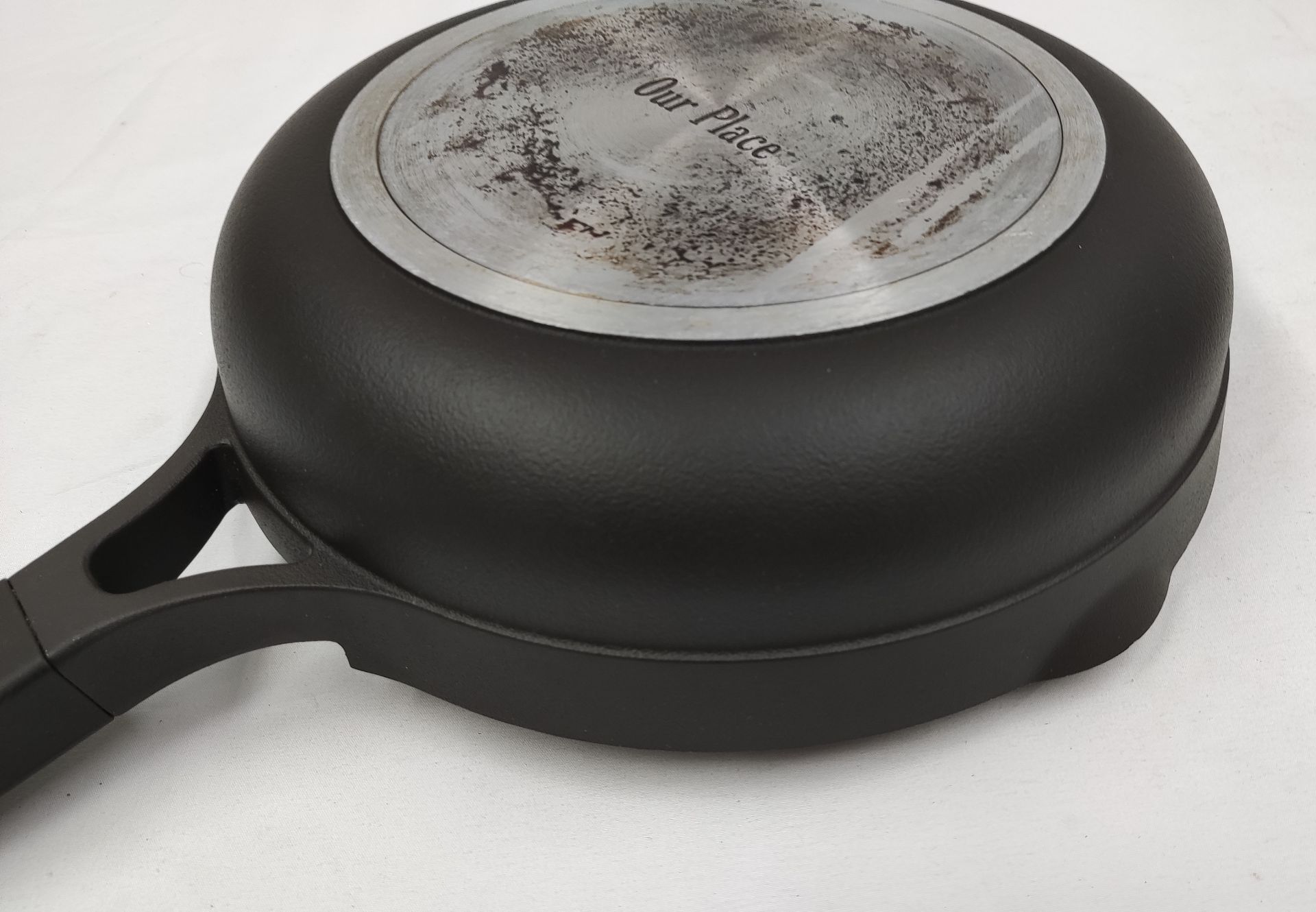 1 x OUR PLACE Our Place Cast Iron Always Pan In Charcoal - RRP £135 - Ref: 7260391/HOC165/HC6 - - Image 17 of 17