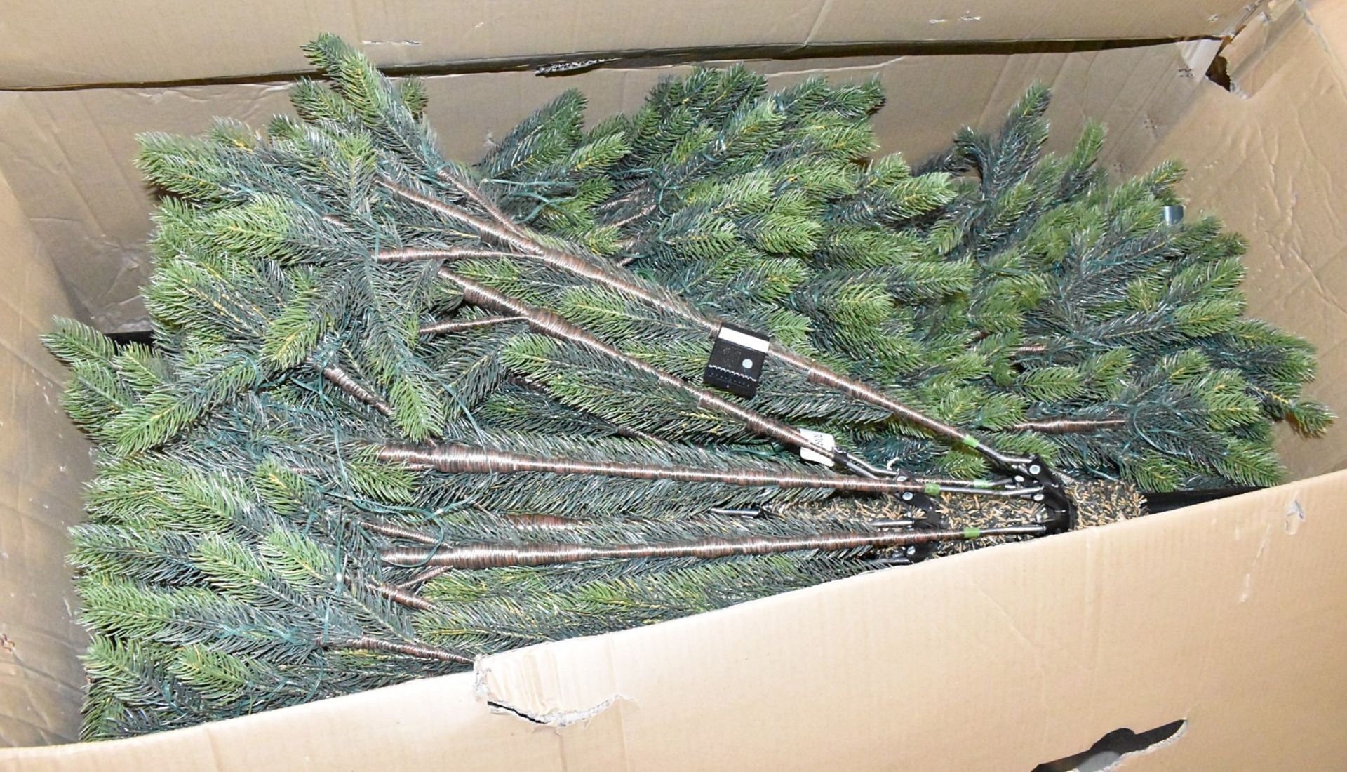 1 x EVERLANDS 'Winnipeg' Premium Pre-lit Outdoor Artificial Christmas Pine Tree (8ft) - RRP £1,089 - Image 3 of 8