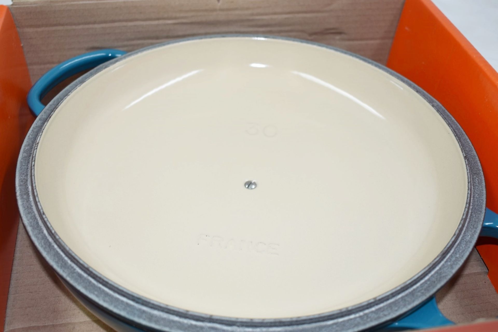 1 x LE CREUSET 'Signature' Enamelled Cast Iron Shallow Casserole Dish (30cm) - Original RRP £270.00 - Image 9 of 17
