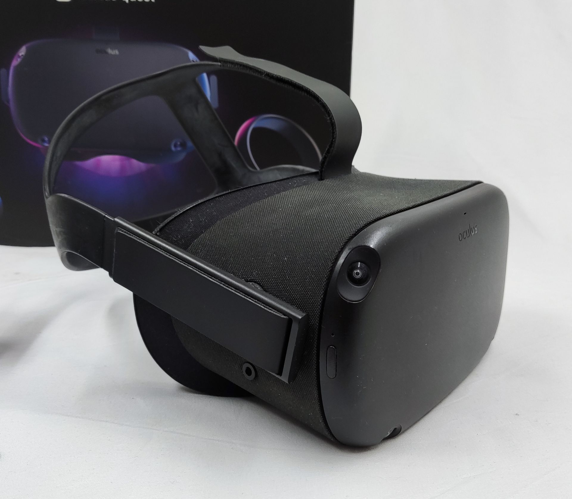 Oculus Quest 128GB VR 3D Headset - Boxed - Tested/Working - CL444 - NO VAT ON THE HAMMER - Location: - Image 3 of 18