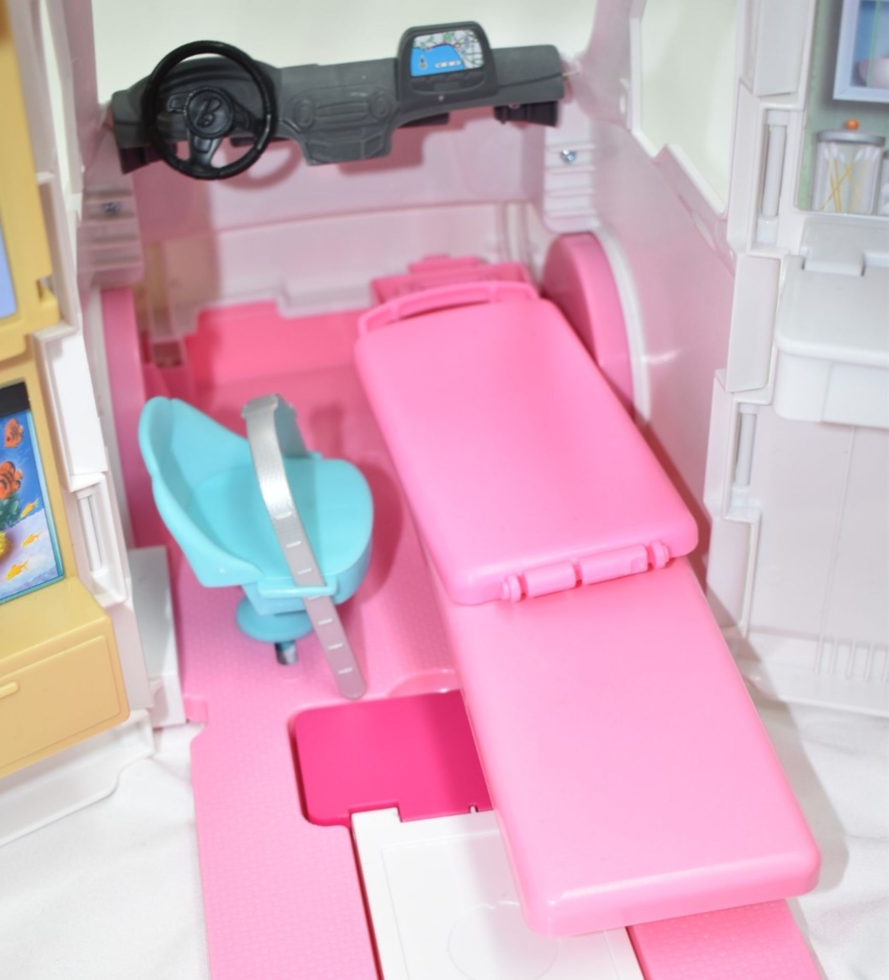 1 x BARBIE Care Clinic Playset With Siren Lights and Sound - Original Price £62.95 - Boxed Stock - Image 9 of 11