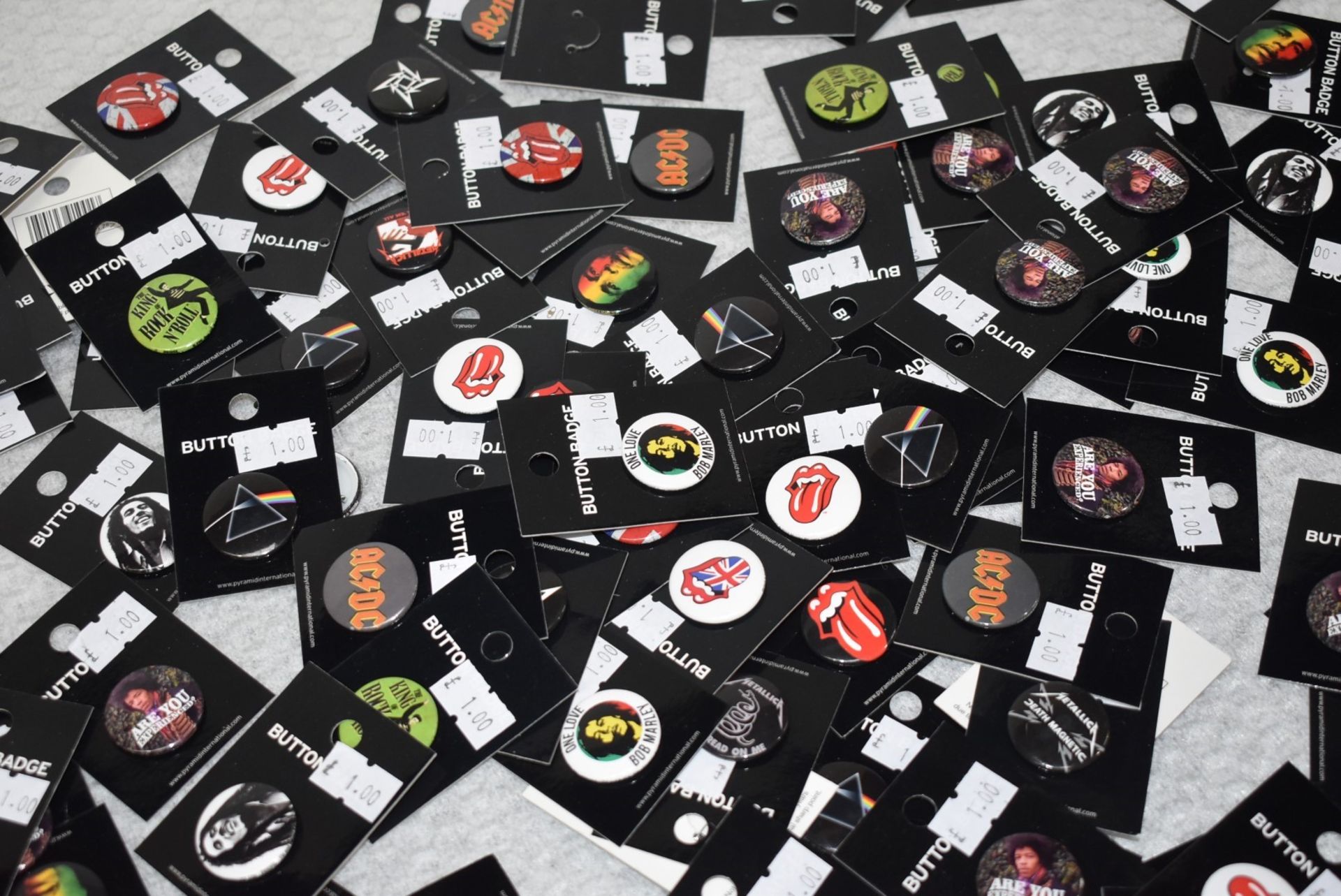 100 x Rock n Roll Button Badges By Pyramid - Various Bands - Licensed Merchandise - RRP £100