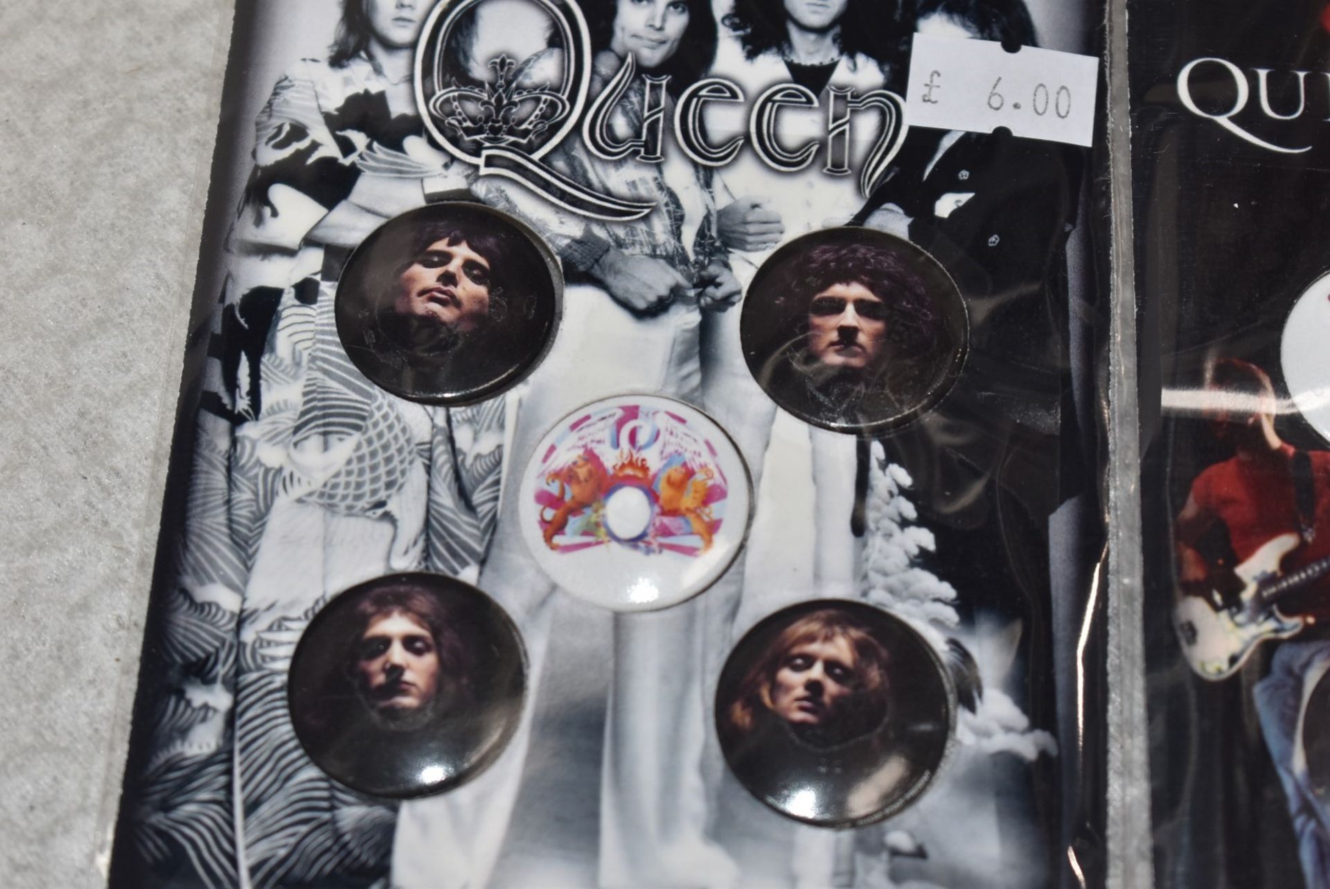 20 x Queen Button Badge Sets - Four Various Design Included - Five Badges Per Set - 190 x Badges - Image 3 of 9