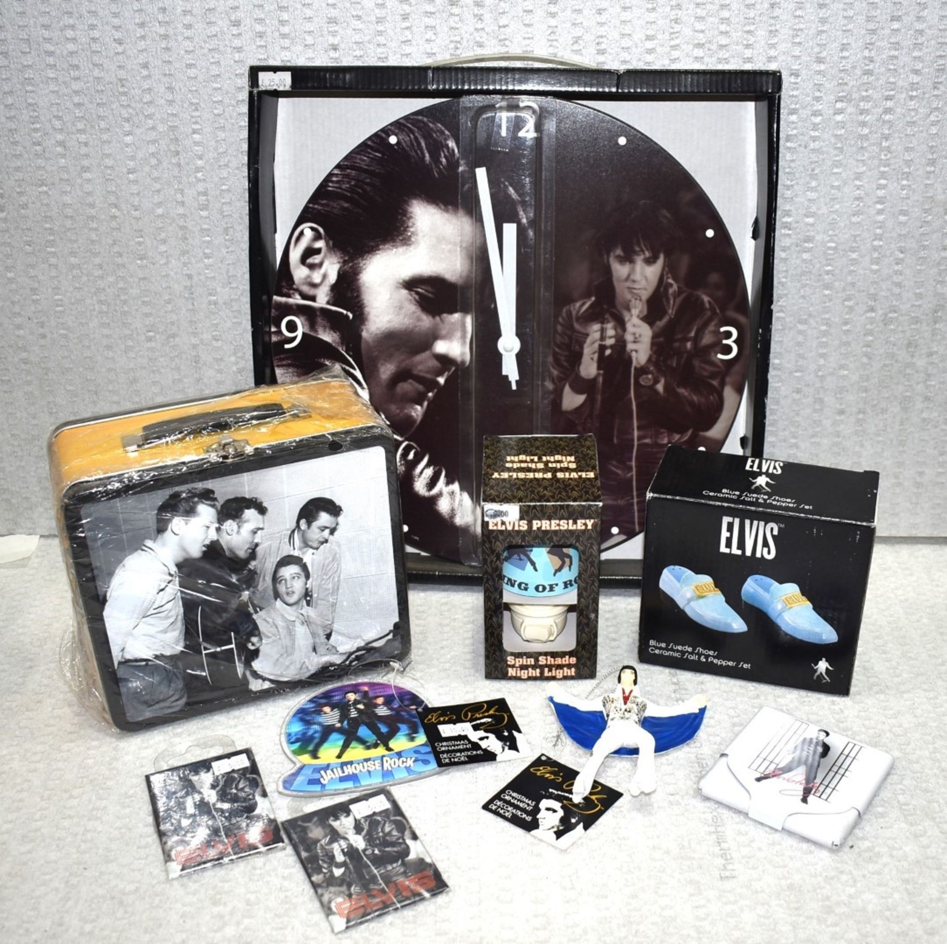 1 x Elvis Presley Collectors Job Lot - 9 x Items Including a Clock, Sandwich Box, Salt & Pepper Set - Image 13 of 14