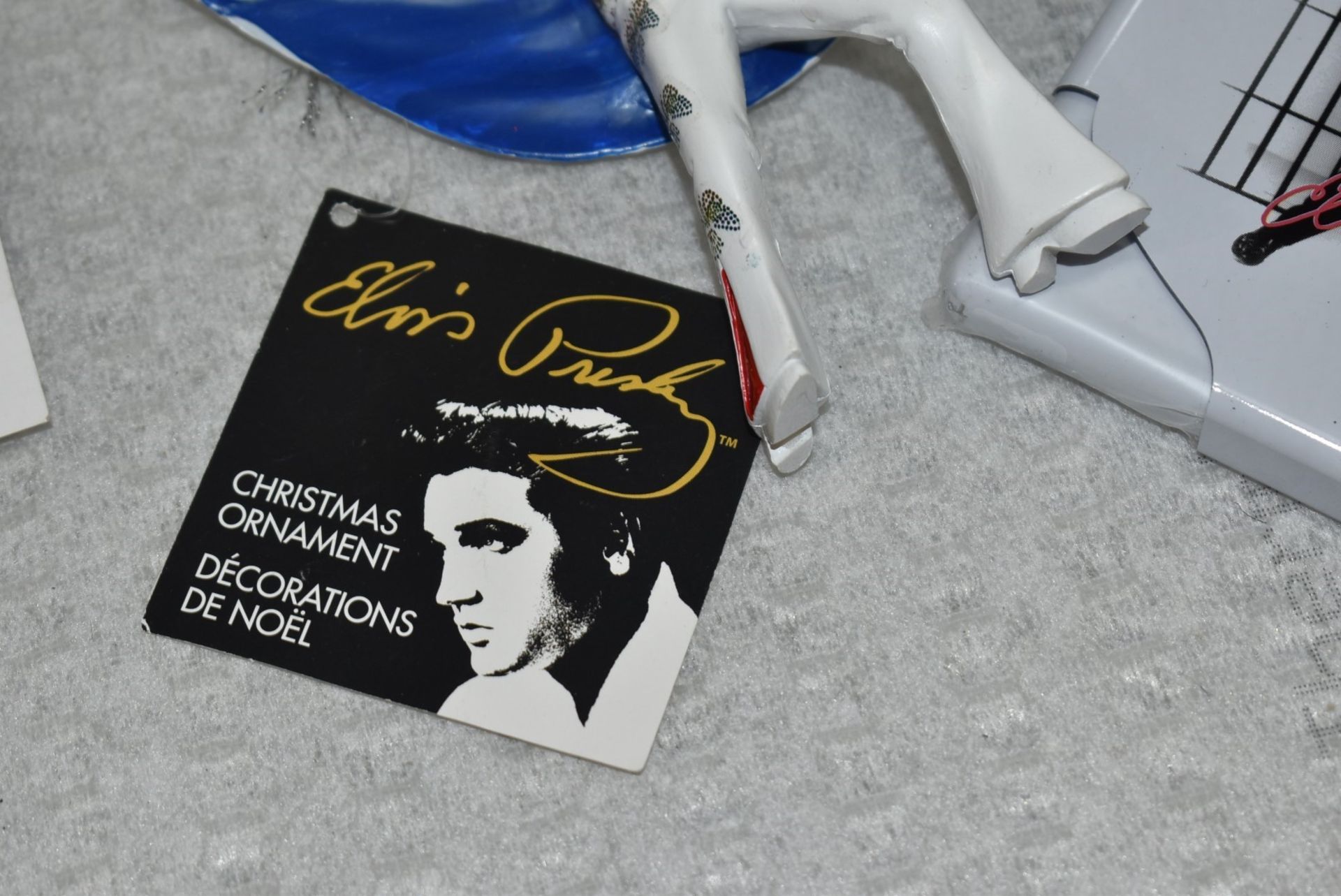 1 x Elvis Presley Collectors Job Lot - 9 x Items Including a Clock, Sandwich Box, Salt & Pepper Set - Image 8 of 14