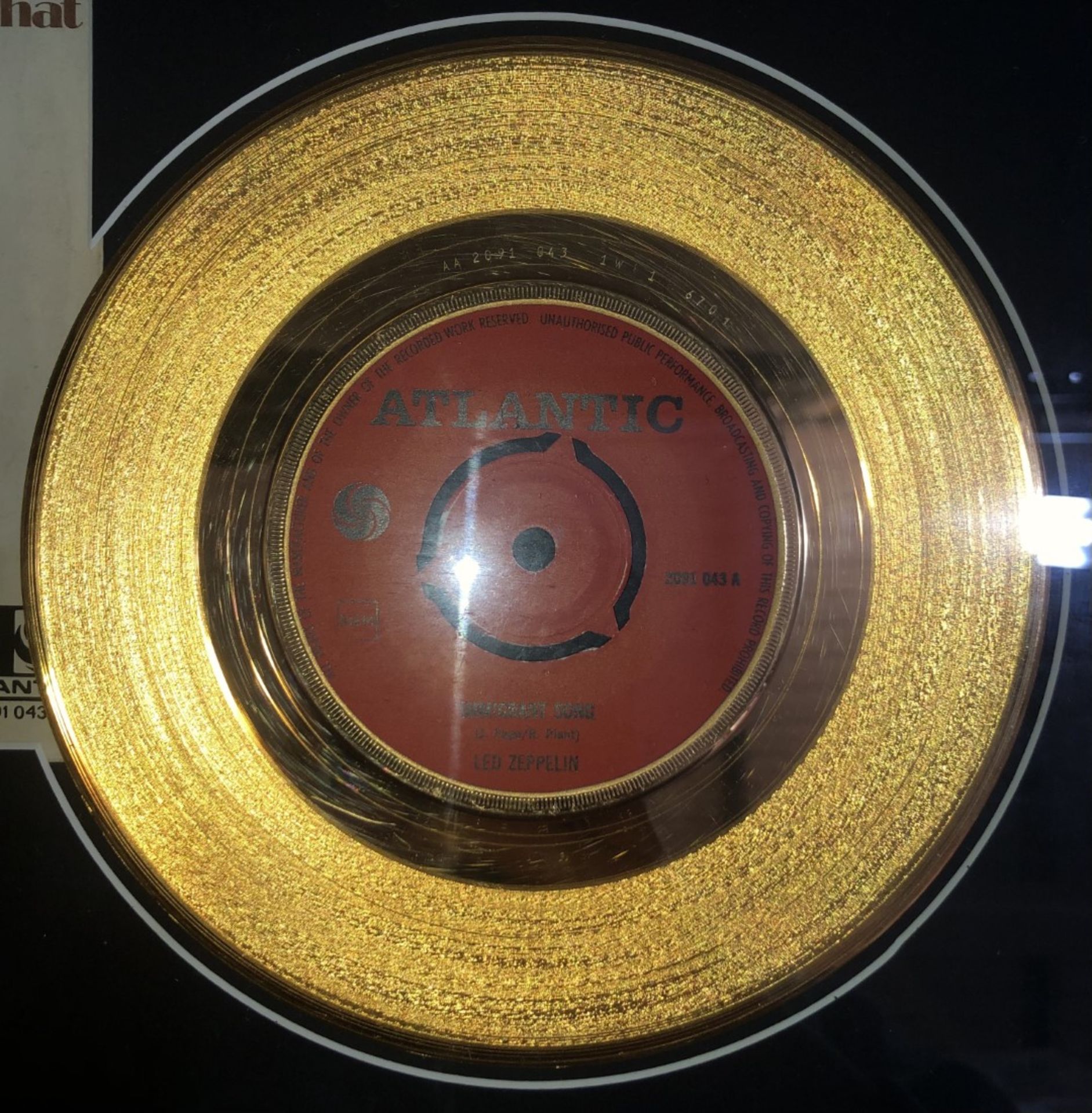 1 x 24 Carat Gold Coated 7 Inch Vinyl Record - LED ZEPPELIN IMMIGRANT SONG - Mounted and Presented - Image 4 of 5
