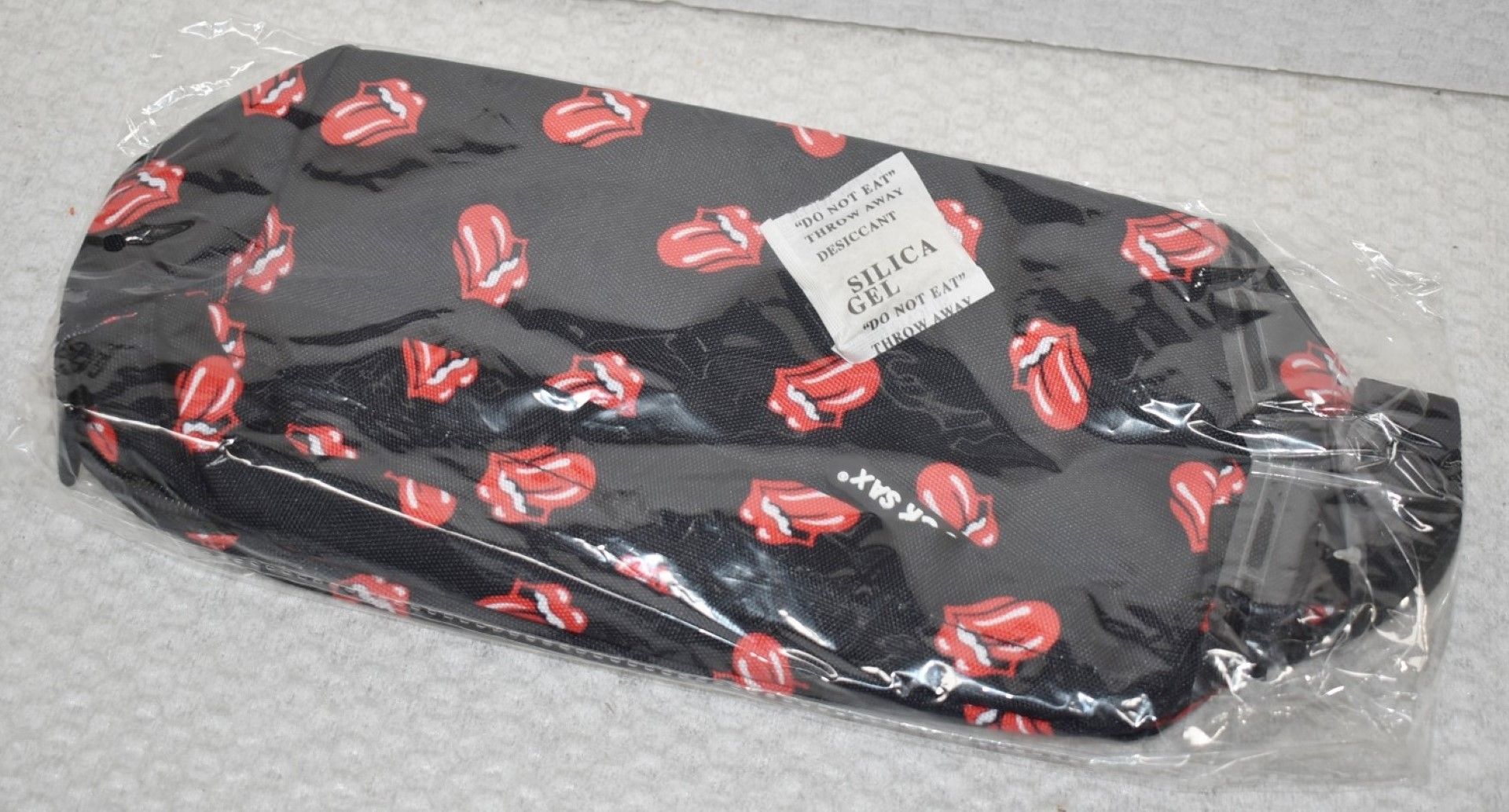 1 x Rolling Stones Travellers Wash Bag by Rock Sax - Iconic Tongue and Lips Logo - Officially