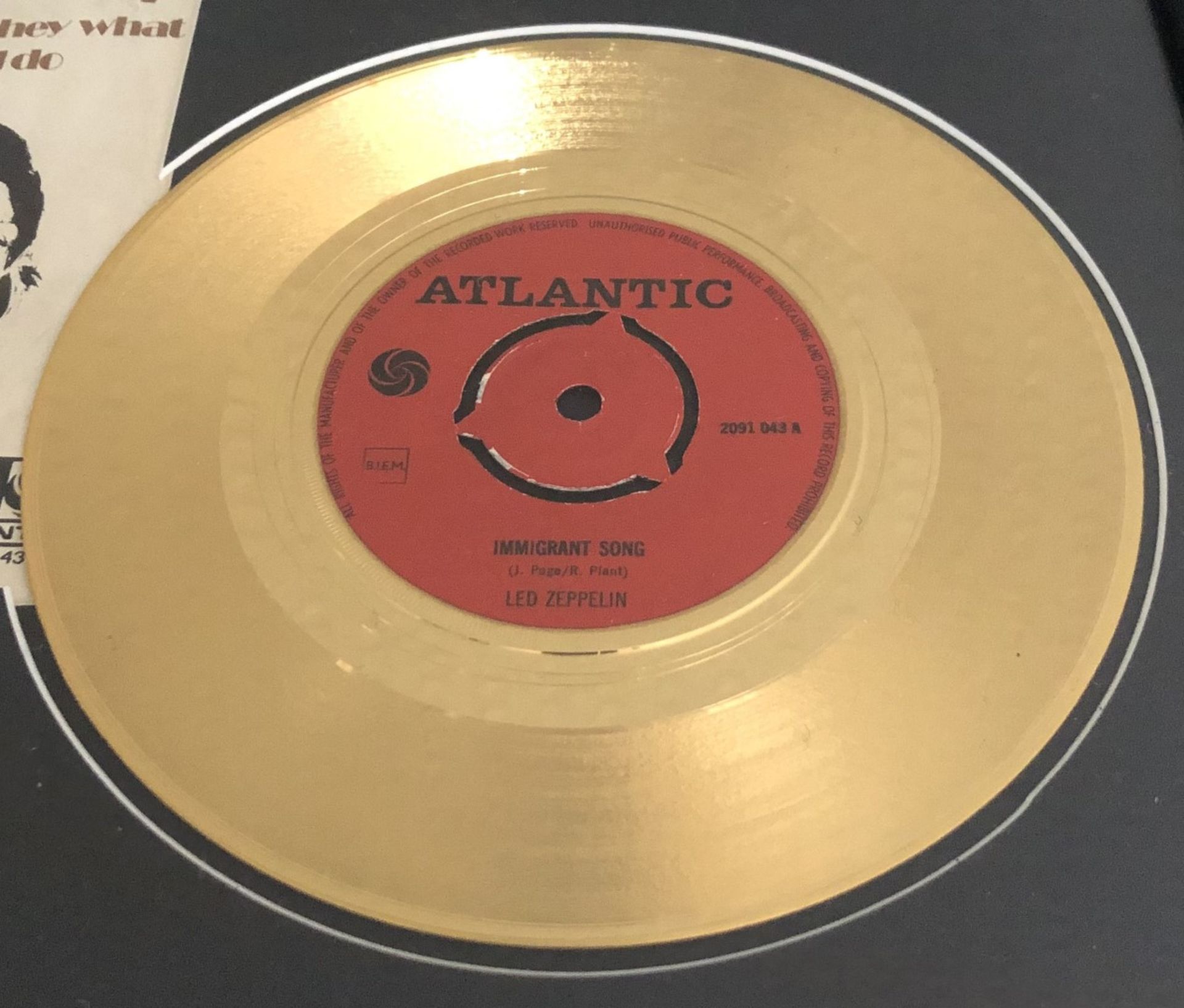 1 x 24 Carat Gold Coated 7 Inch Vinyl Record - LED ZEPPELIN IMMIGRANT SONG - Mounted and Presented - Image 3 of 5