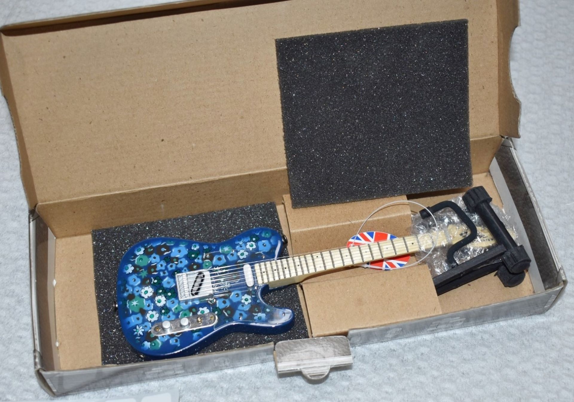 1 x Miniature Hand Made Guitar - Paisley Flower, Fender Telecastor - New & Unused - RRP £35 - Image 2 of 4