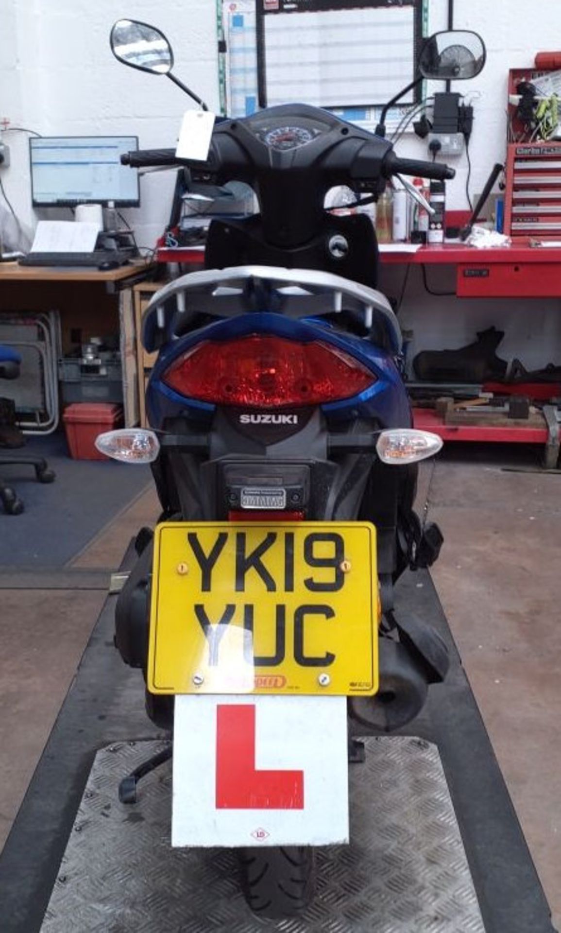 1 x 2019 SUZUKI ADDRESS UK 110 NM L9 Maxi Scooter - 2105 Miles - Reg: YK19 YUC - Cat B - CL887 - Image 4 of 12