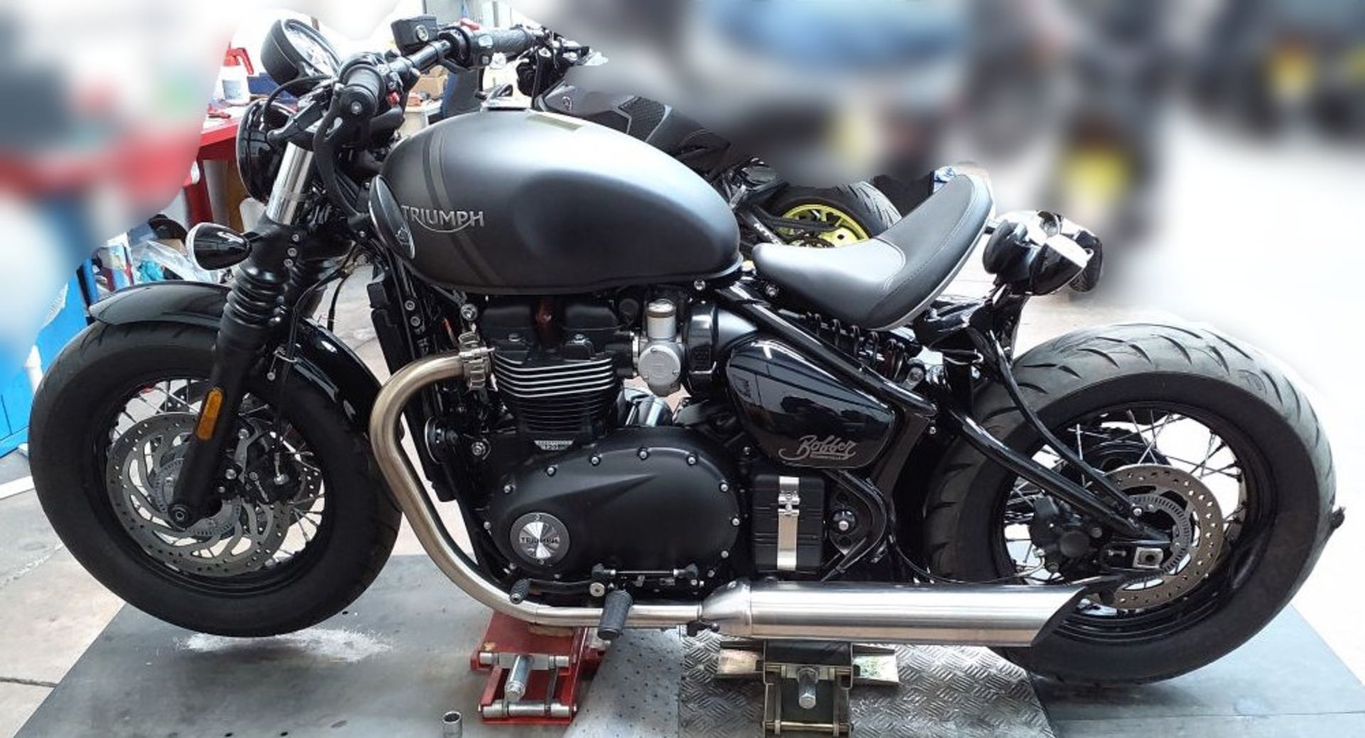 1 x 2021 TRIUMPH BONNEVILLE BOBBER - 1638 Miles - Reg: DY21 KTP - Cat B - CL887 - Location: Dudley