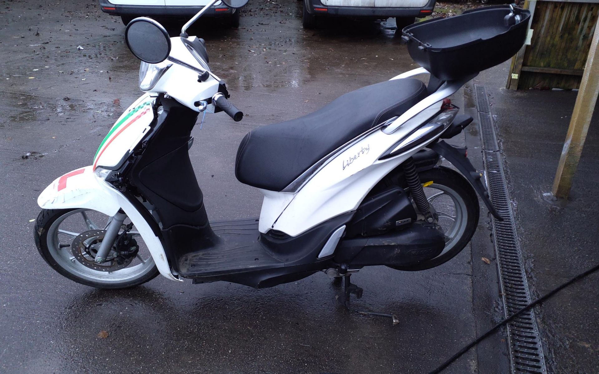 1 x 2019 PIAGGIO LIBERTY 50cc Scooter - 2410 Miles - Reg: PN69 WVA - Cat B - CL887