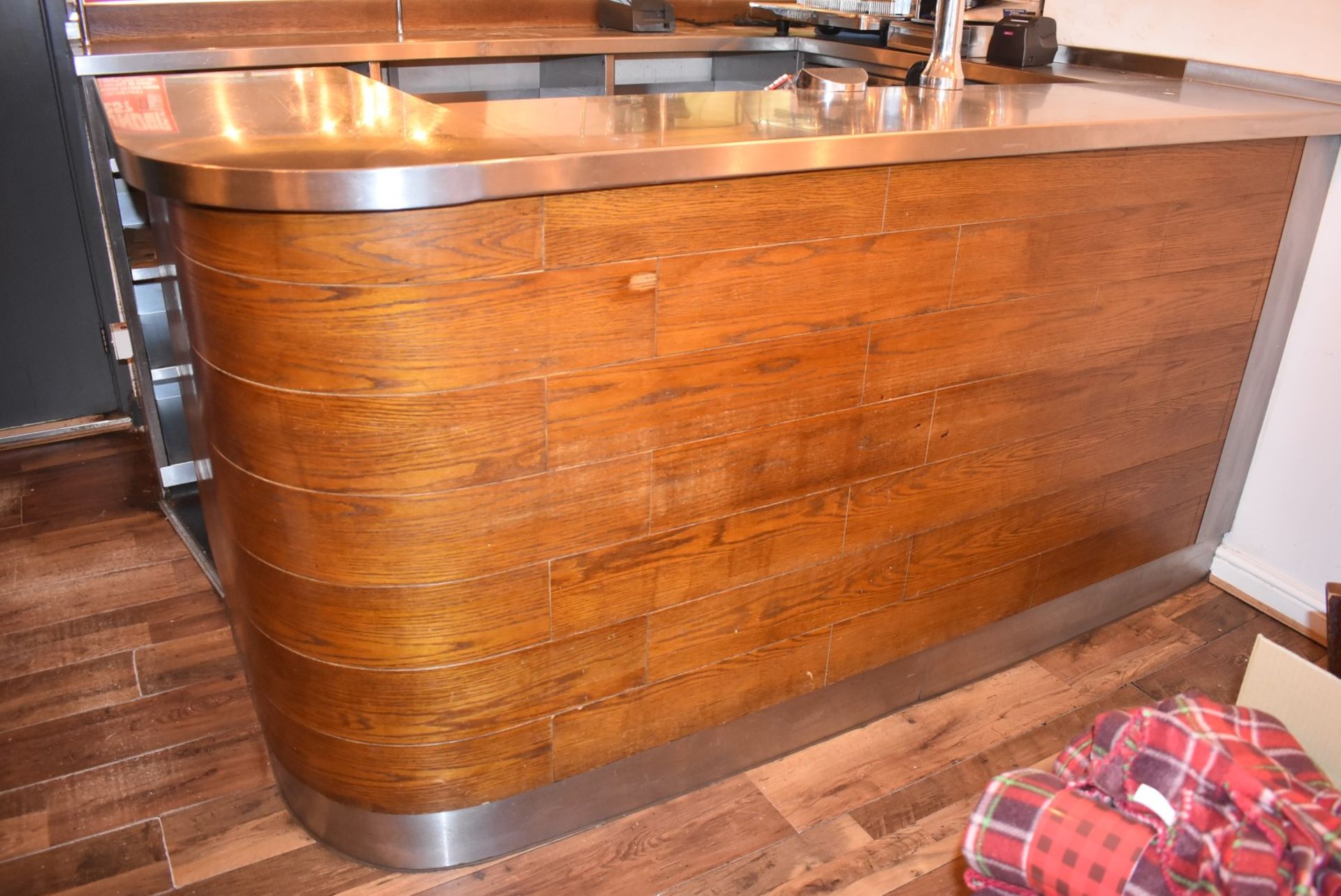 1 x Contemporary Curved Wooden Drinks Bar Featuring a Stainless Steel Bartop and Backbar - Image 14 of 22