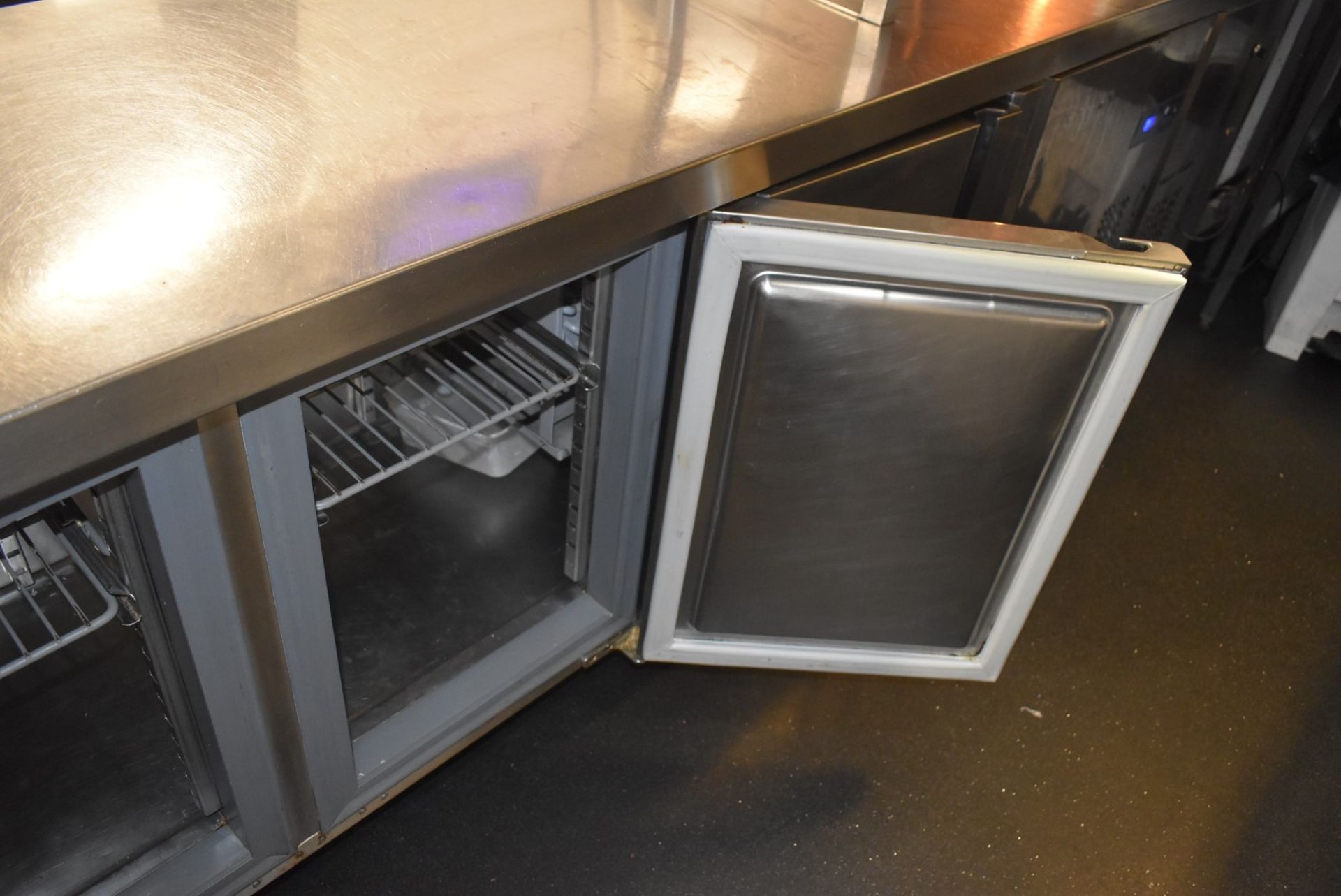 1 x Infrico 4 Door Countertop Refrigerator With Passthrough Shelves and Ticket Rails - Image 13 of 18