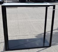 1 x Glass Topped Department Store Display Rail In Black - Ref: HOC120 WH2 - CL987 - Location: